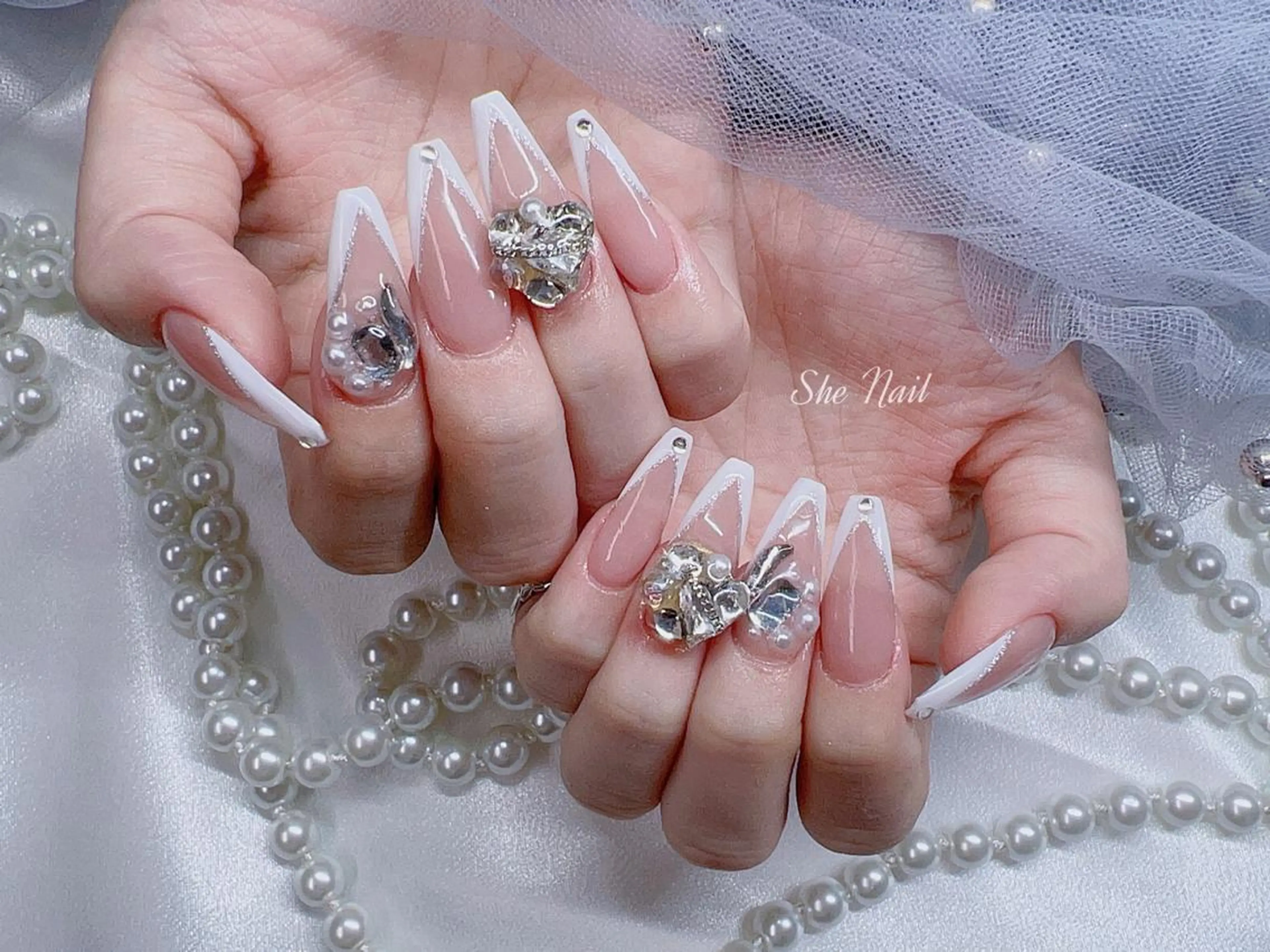 ネイル チークネイル 長さ出し フレンチネイル マグネットネイル 持ち込み ハンドネイル She   Nail所属・ISA_ BELLAのネイルデザイン