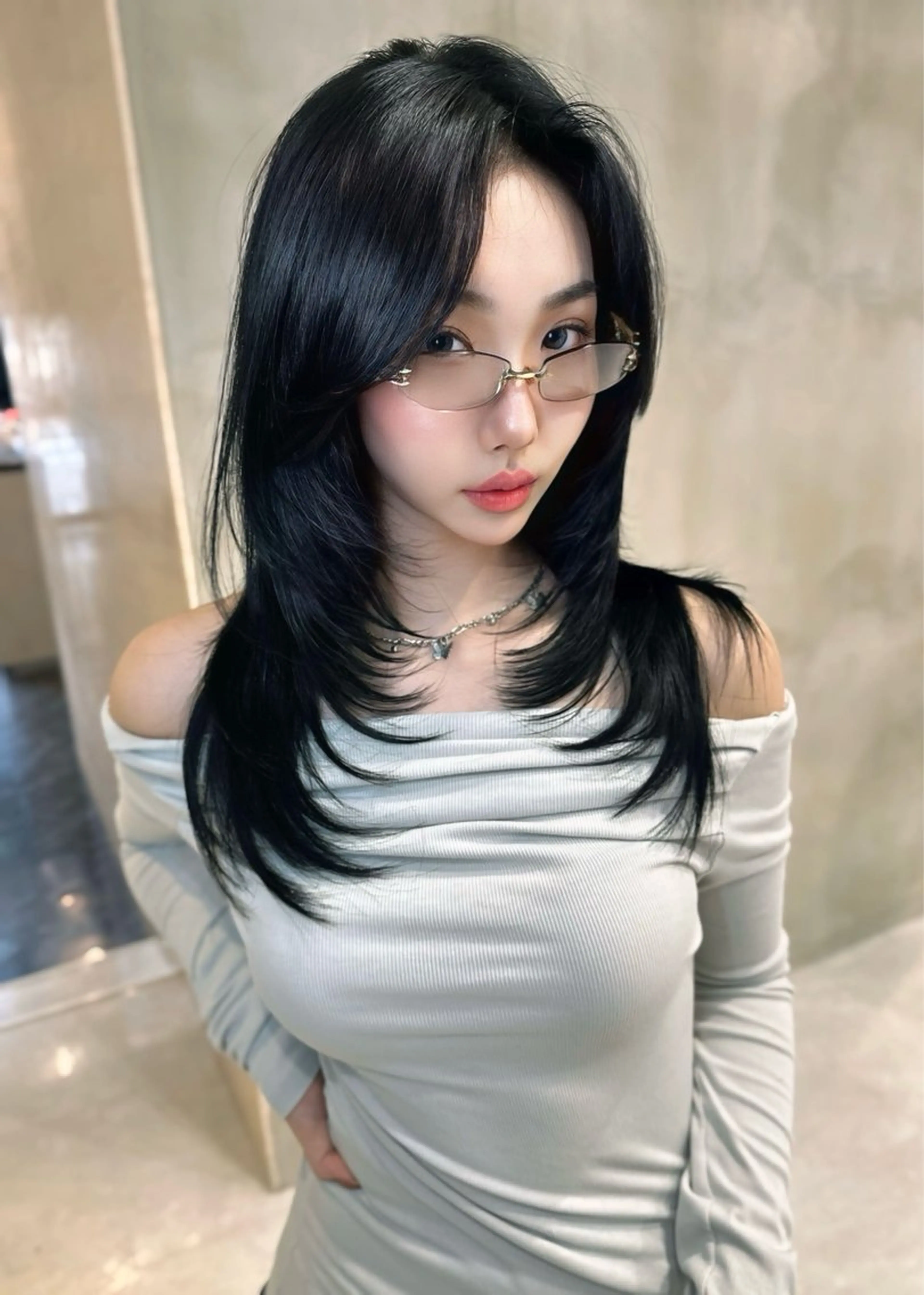 【韓国女優ヘア🇰🇷】レイヤーカット+暗髪透明感グレージュ、ブルーブラックカラー+クイックトリートメント✨🌹💎✨の写真