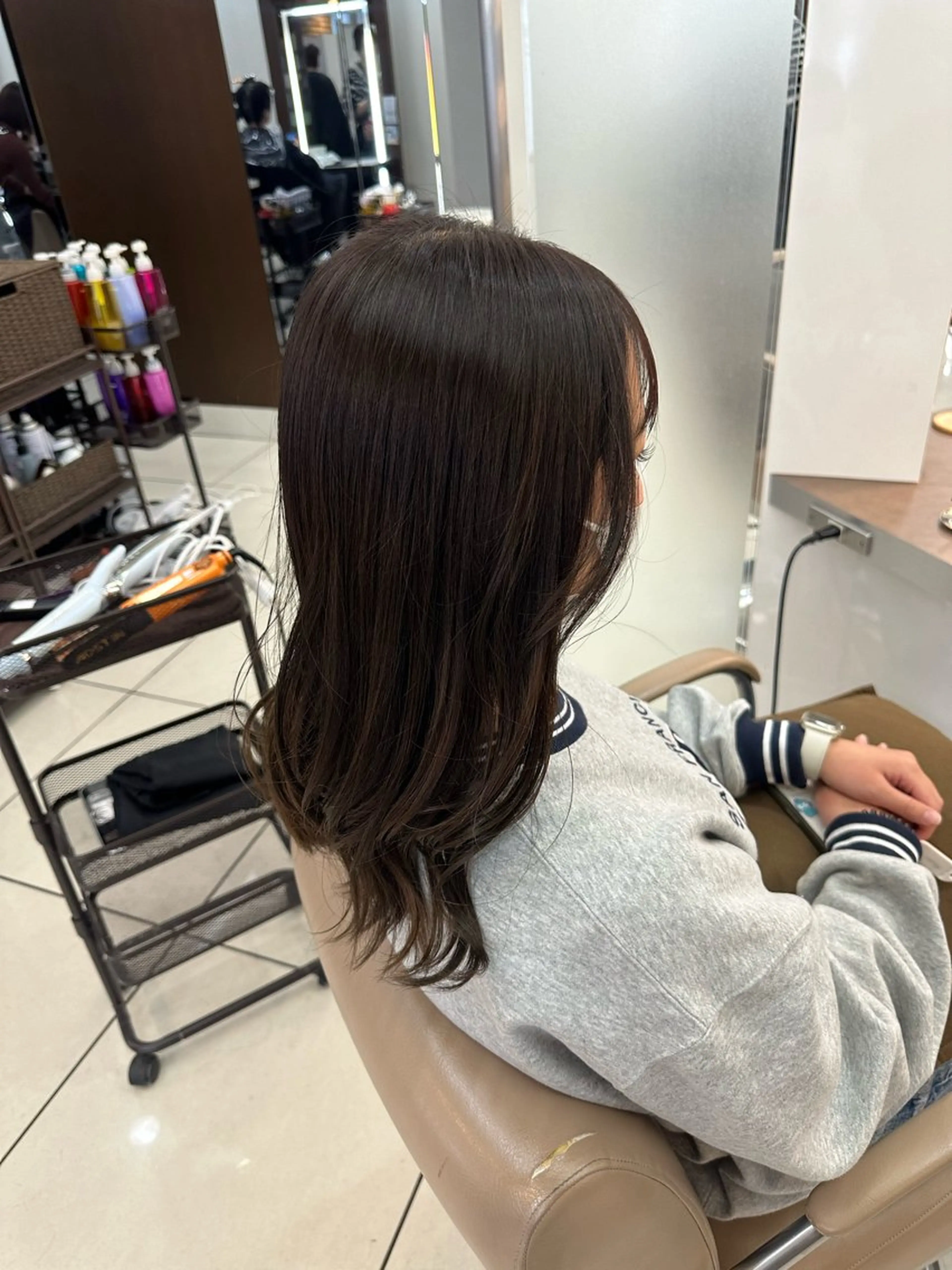 ロング カラー ヘアカラー ラウンドマッシュシャ ドウニュアンスパーマのヘアスタイル