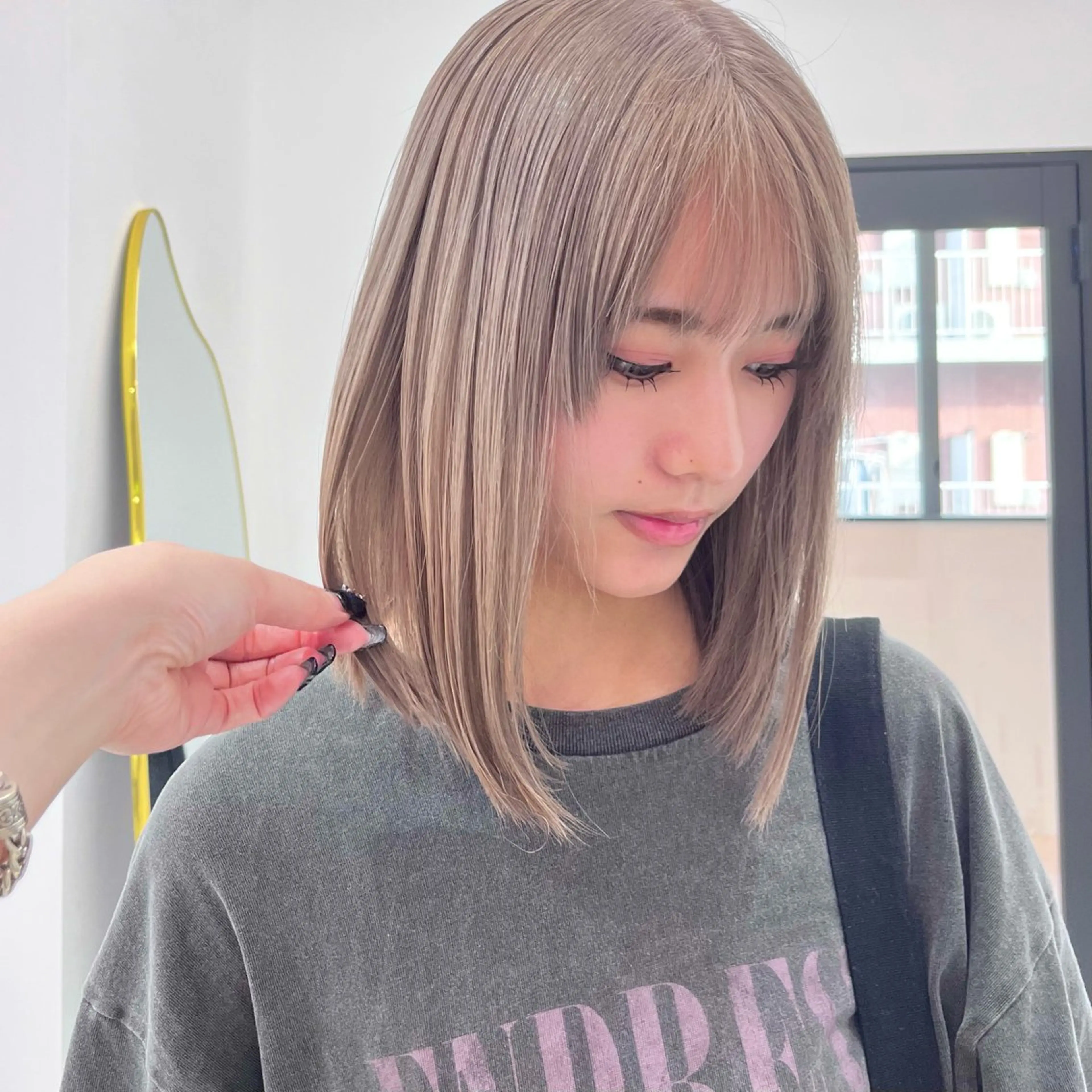 セミロング カラー ヘアアレンジ 🎀韓国ヘア🎀 𝐬𝐚𝐫𝐚🎀のヘアスタイル