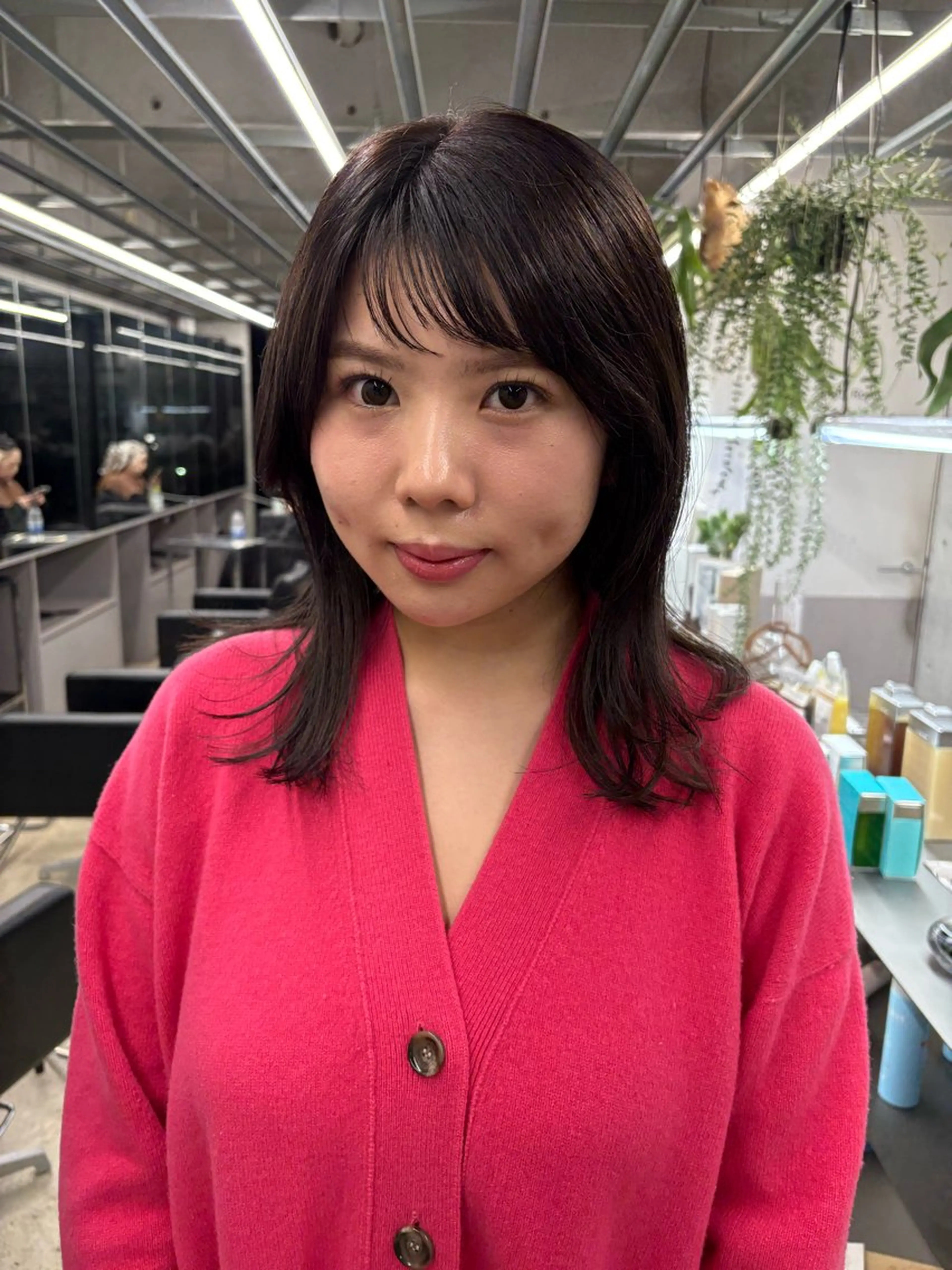 ミディアム カラー ミディアムレイヤー レイヤーカット カット ヘアカラー トリートメント 似合わせカット レイヤーボブウルフのヘアスタイル