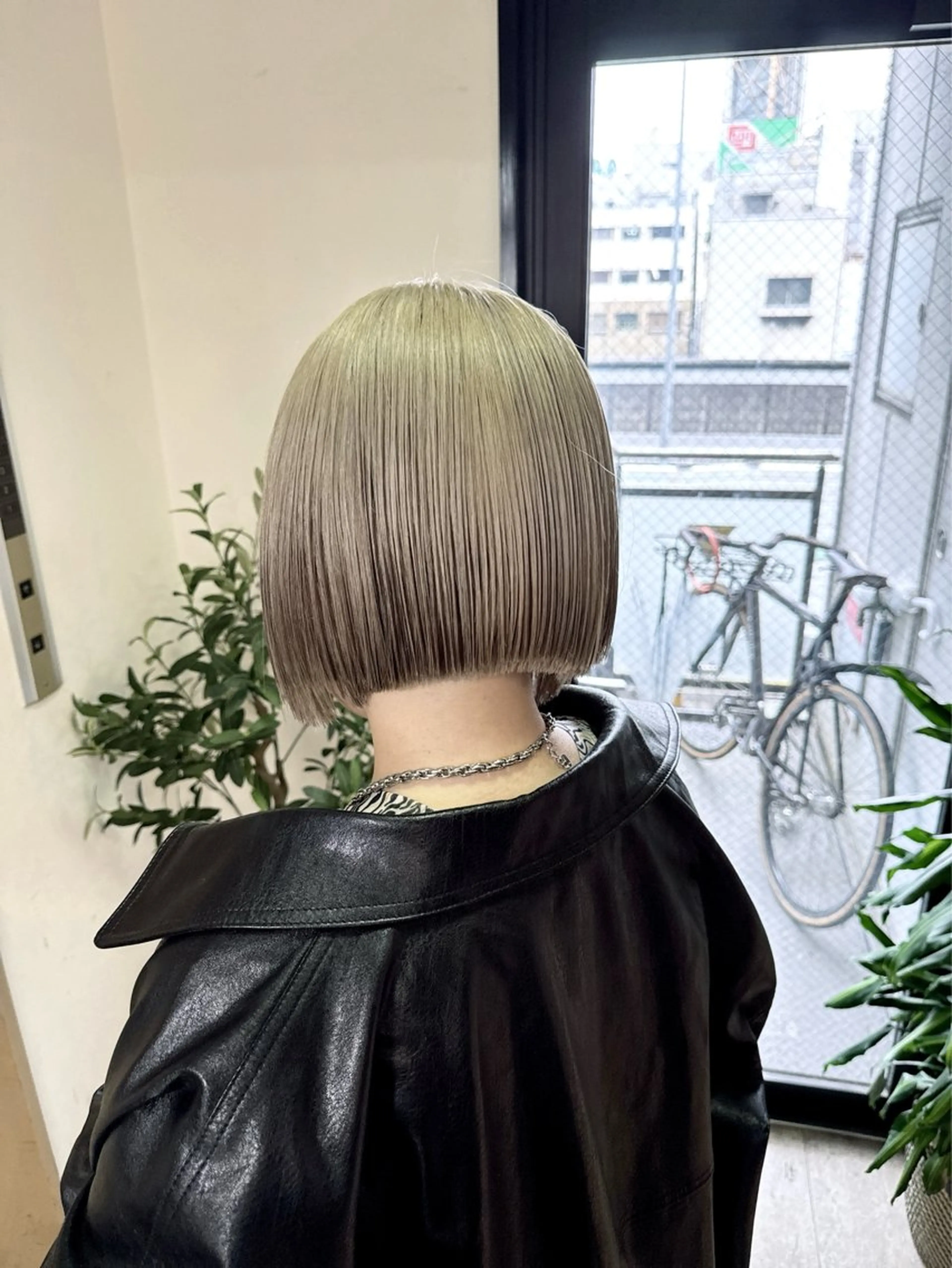 ショート カラー ブリーチ ケアブリーチ ダブルカラー イヤリングカラー ハイトーンカラー .ico所属・【.ico】心斎橋 飛田ゆうきのヘアスタイル