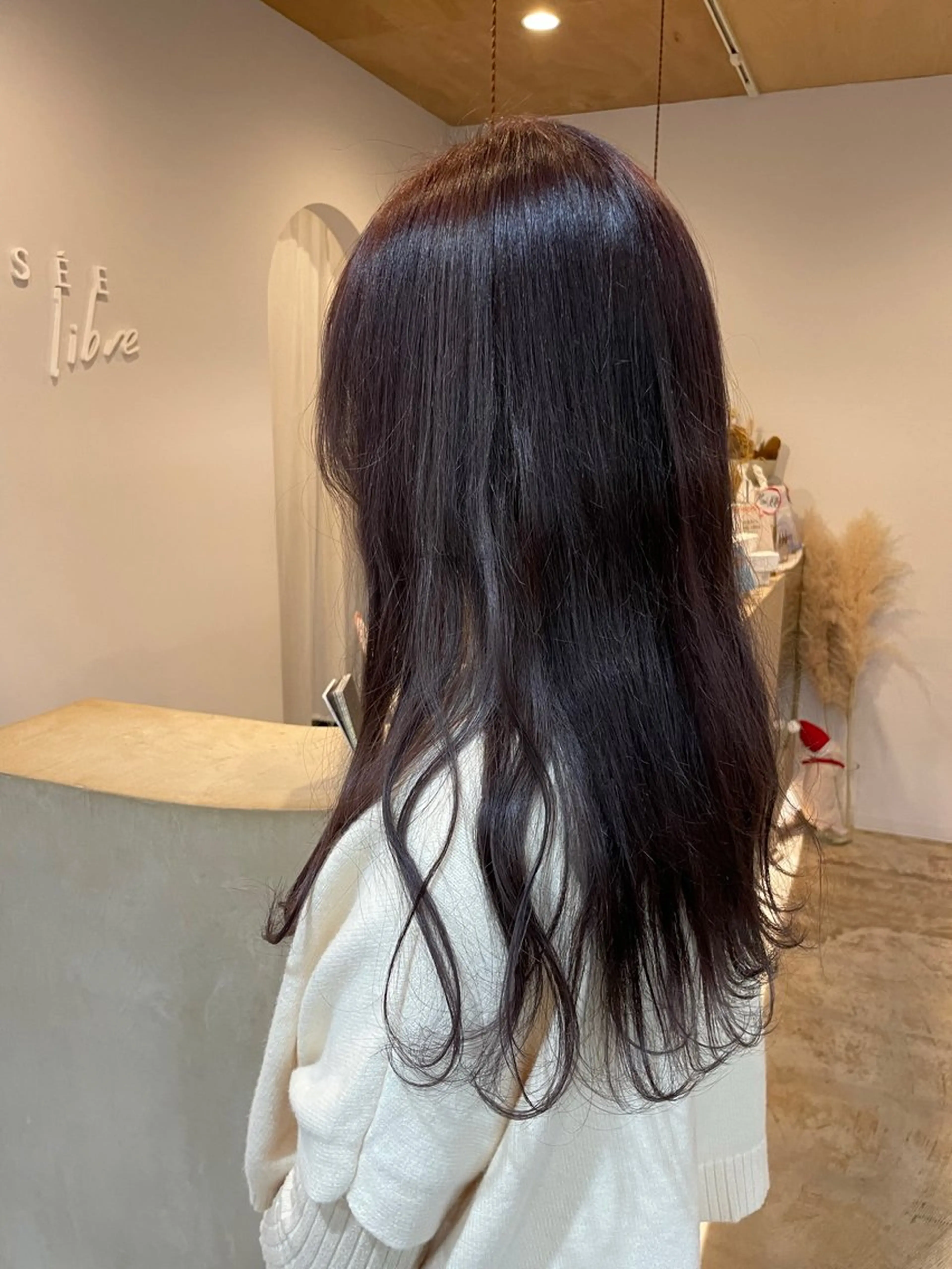 ロング カラー パープルカラー カット ヘアカラー トリートメント 真弓 理沙のヘアスタイル
