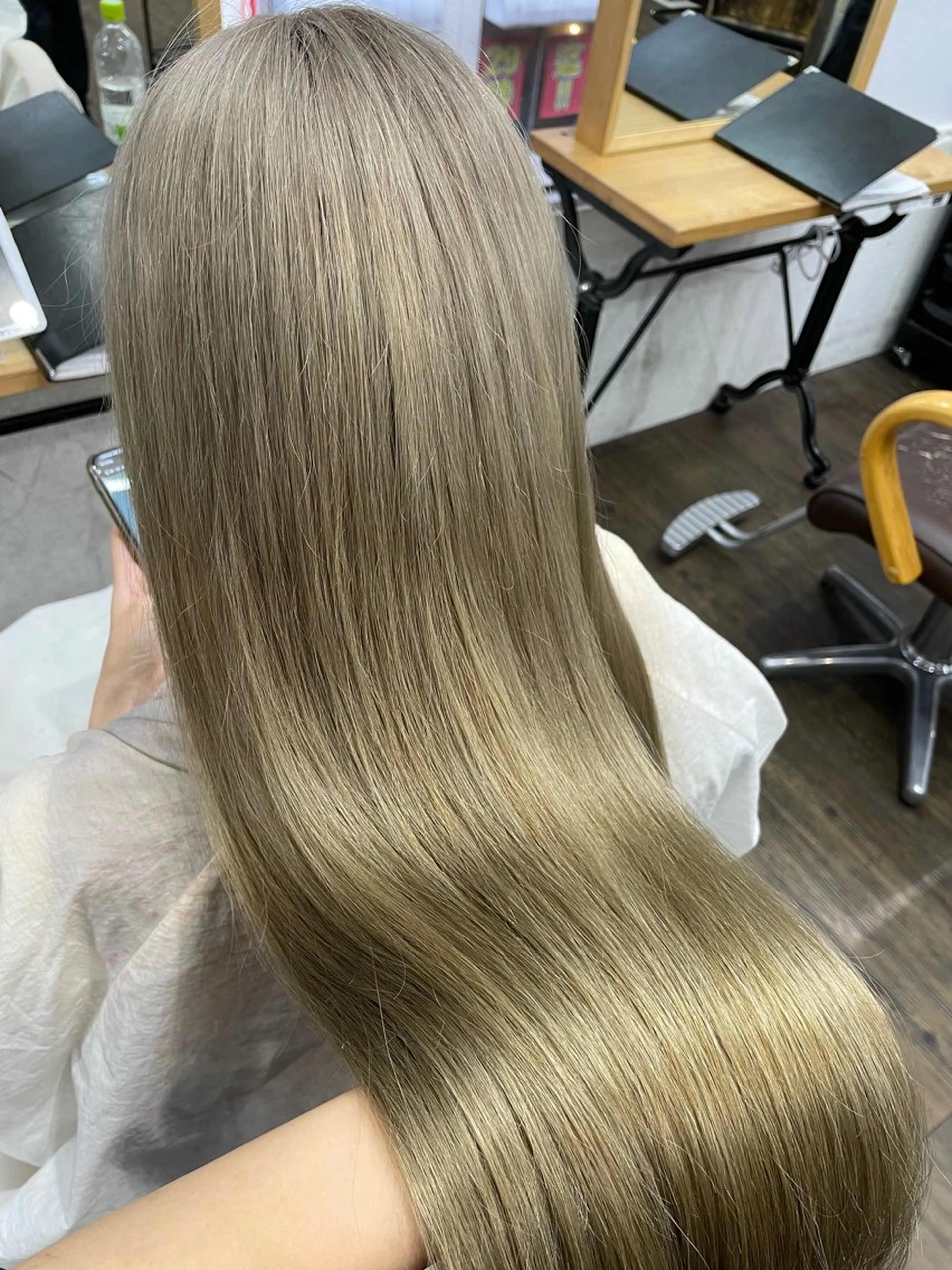 ロング ヘアカラー トリートメント 田子🦋ハイトーン 🫐耳つぼジュエリーのヘアスタイル