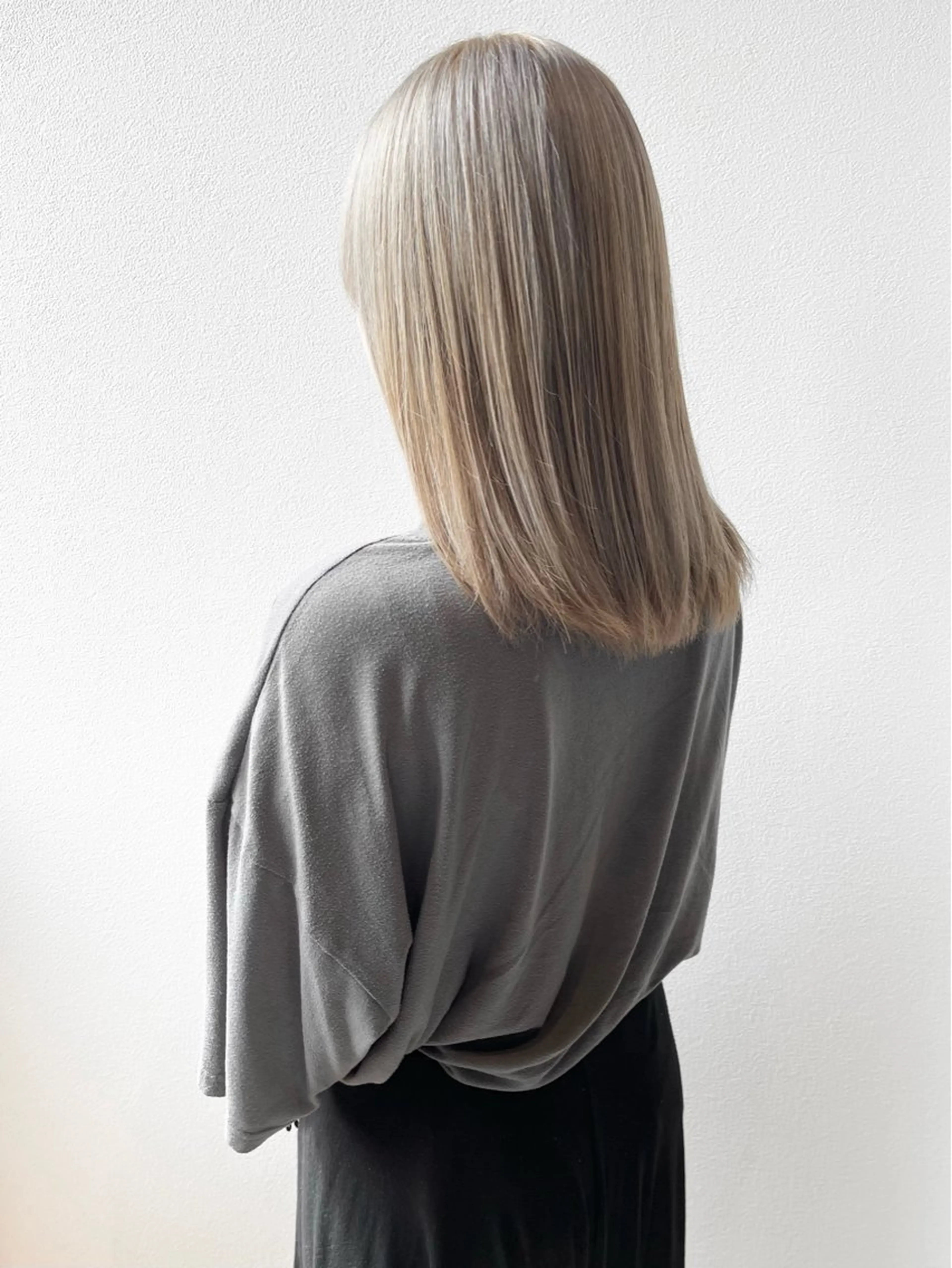 ミディアム カット ヘアカラー トリートメント MYRTLE TSUNODAのヘアスタイル