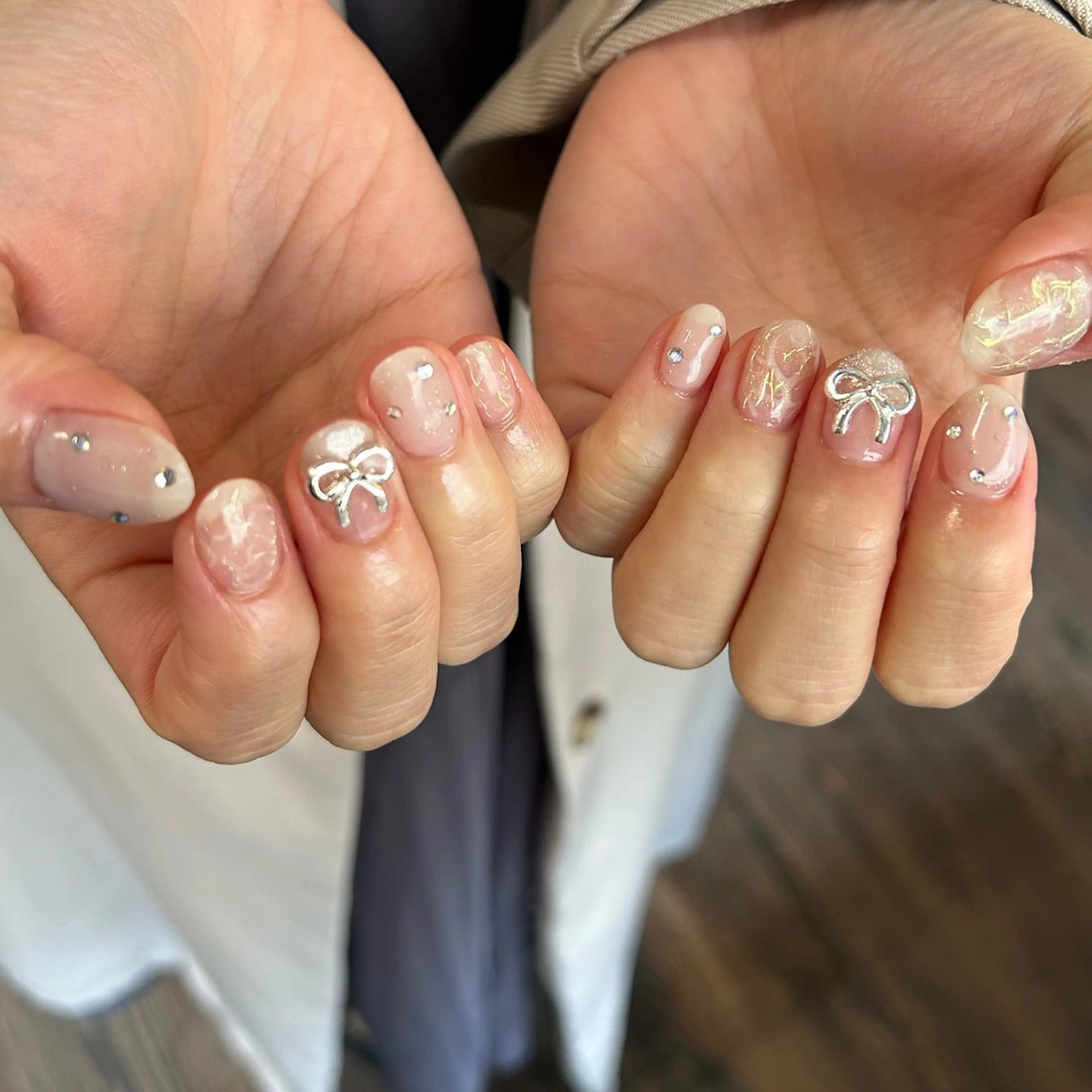 ネイル キラキラネイル ニュアンスネイル リボン ハンドネイル EmaNail 奈良橿原店所属・EmaNail 🧸Momokaのネイルデザイン