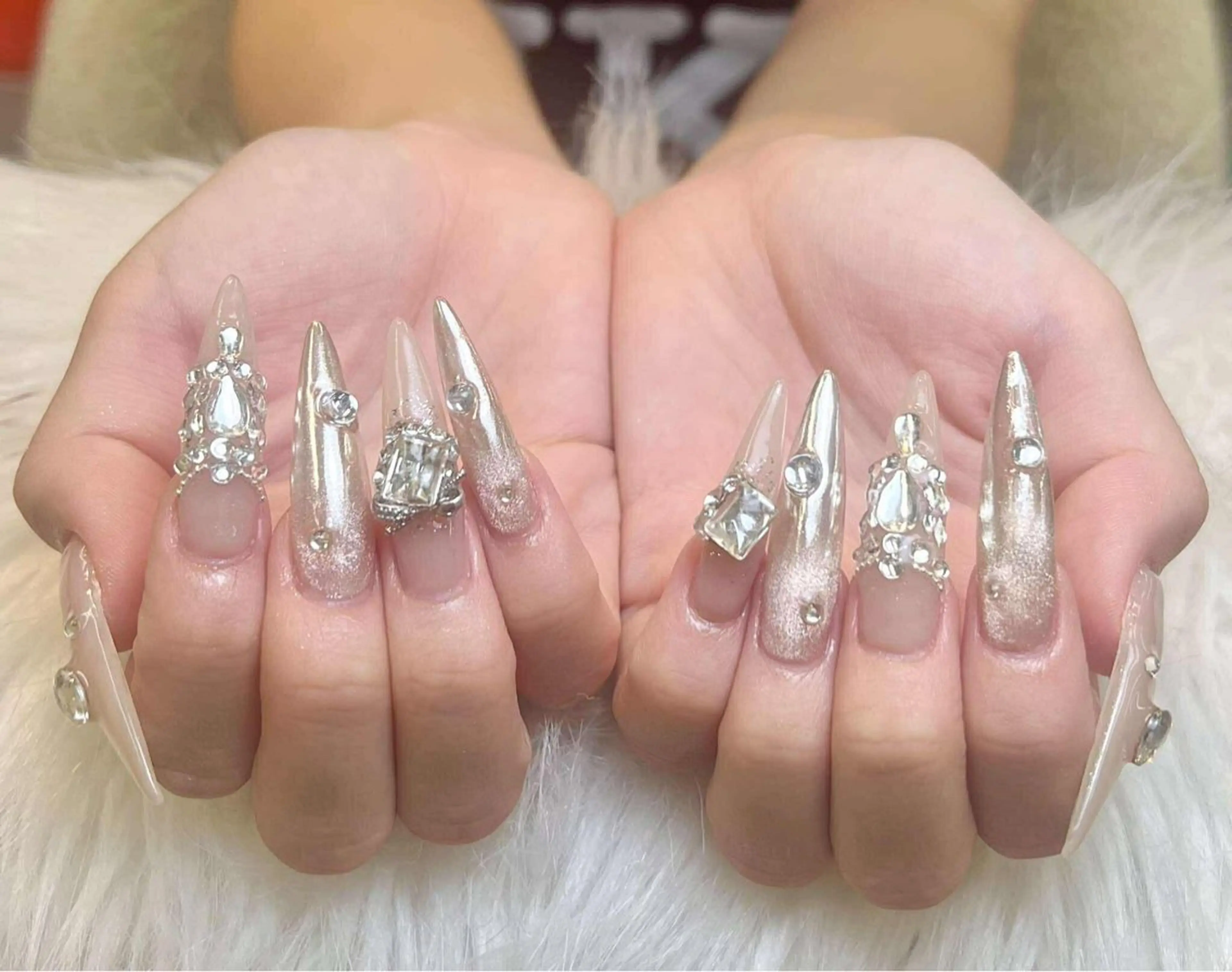 ネイル チークネイル ハート ホログラムネイル ミラーネイル ニュアンスネイル ハンドネイル Nie Nail Salon所属・Nie Nail Shinokuboのネイルデザイン