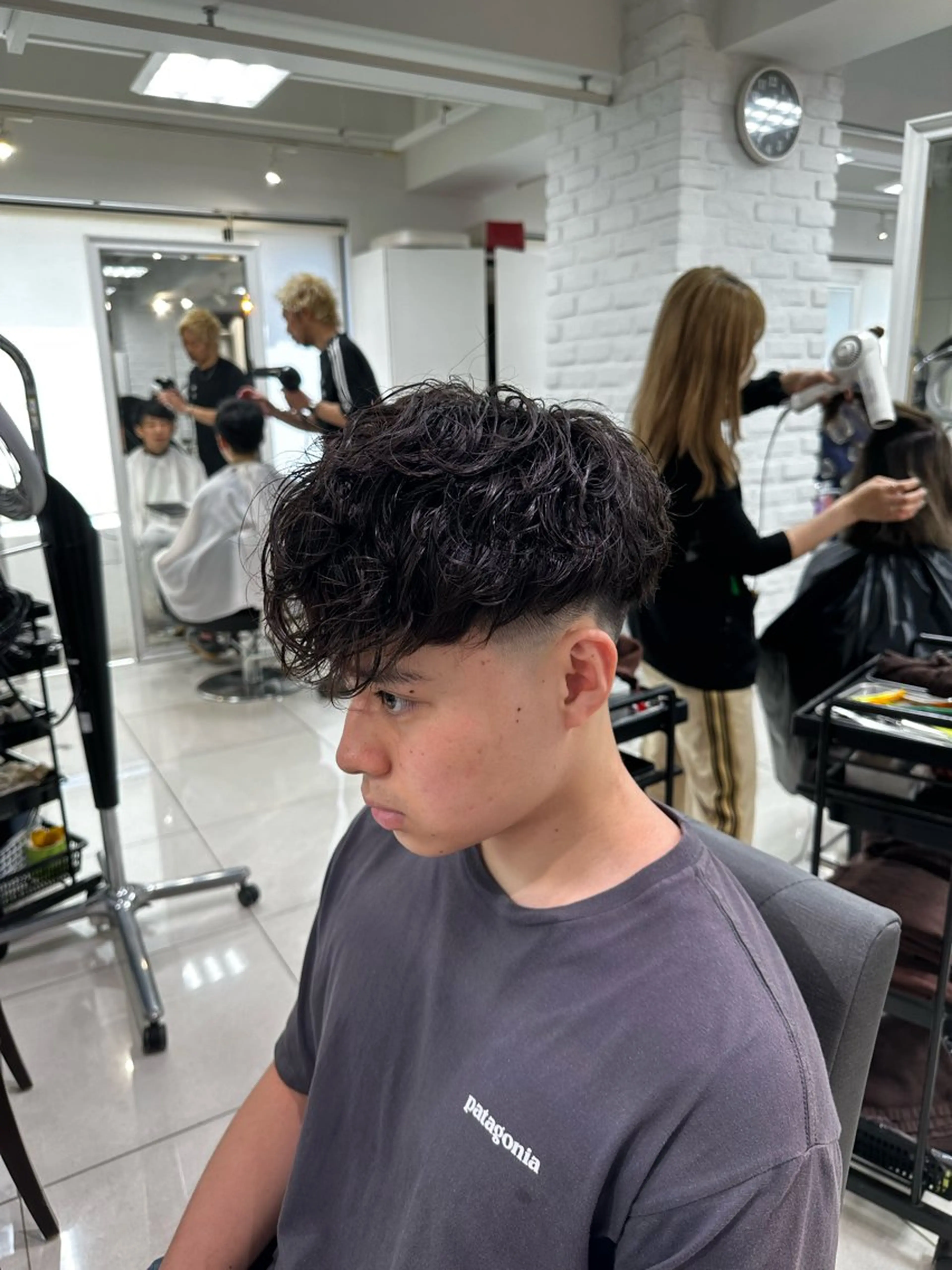 ショート パーマ メンズ スペインカール カット パーマ トリートメント フェザーパーマ職人 🪶ryosukeのヘアスタイル