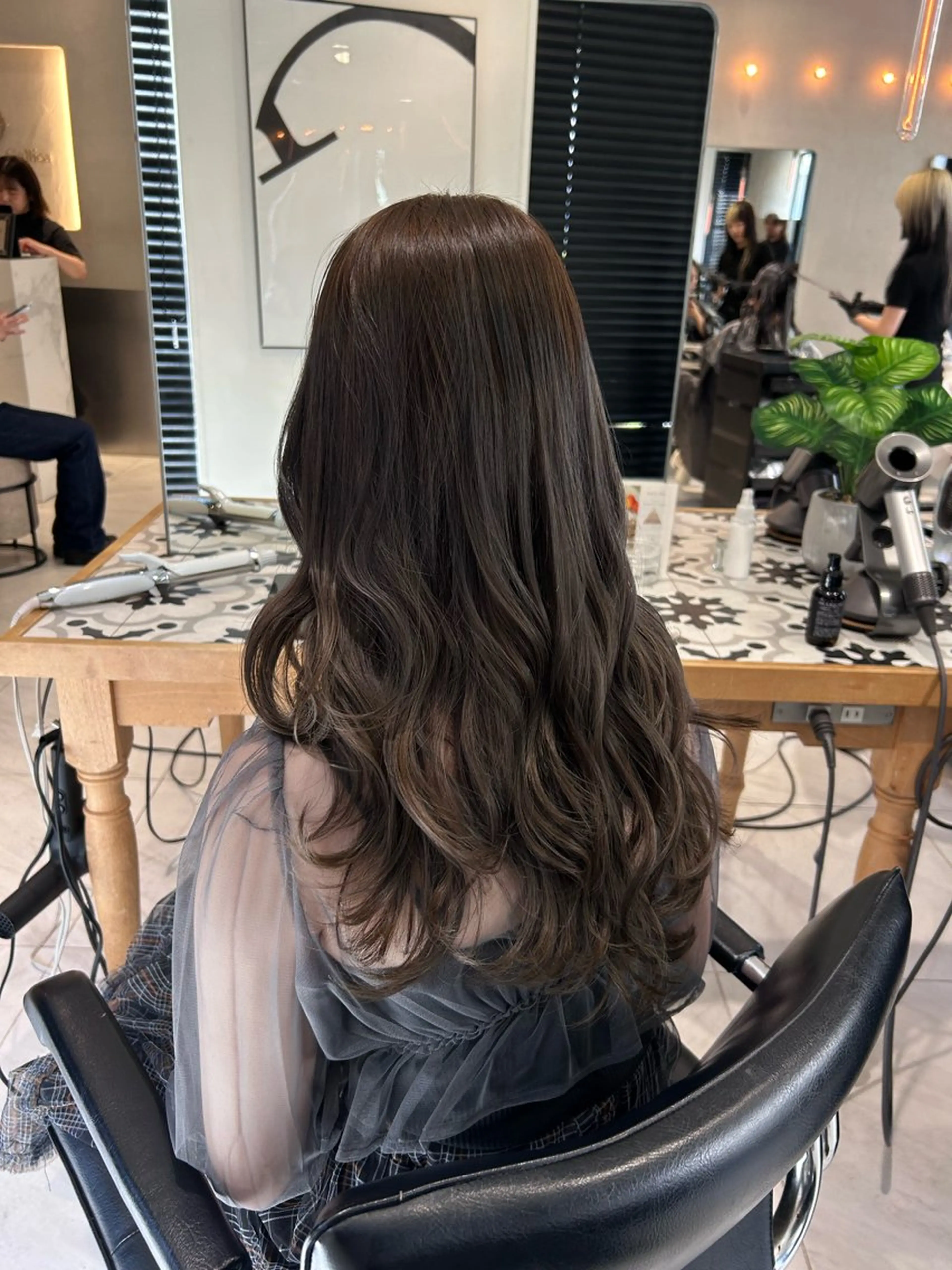 カラー ベージュカラー ブリーチ ダブルカラー オリーブベージュ ヘアカラー トリートメント ヘッドスパ ヘアセット ハイトーン/エクステ レイヤー/mikoのヘアスタイル