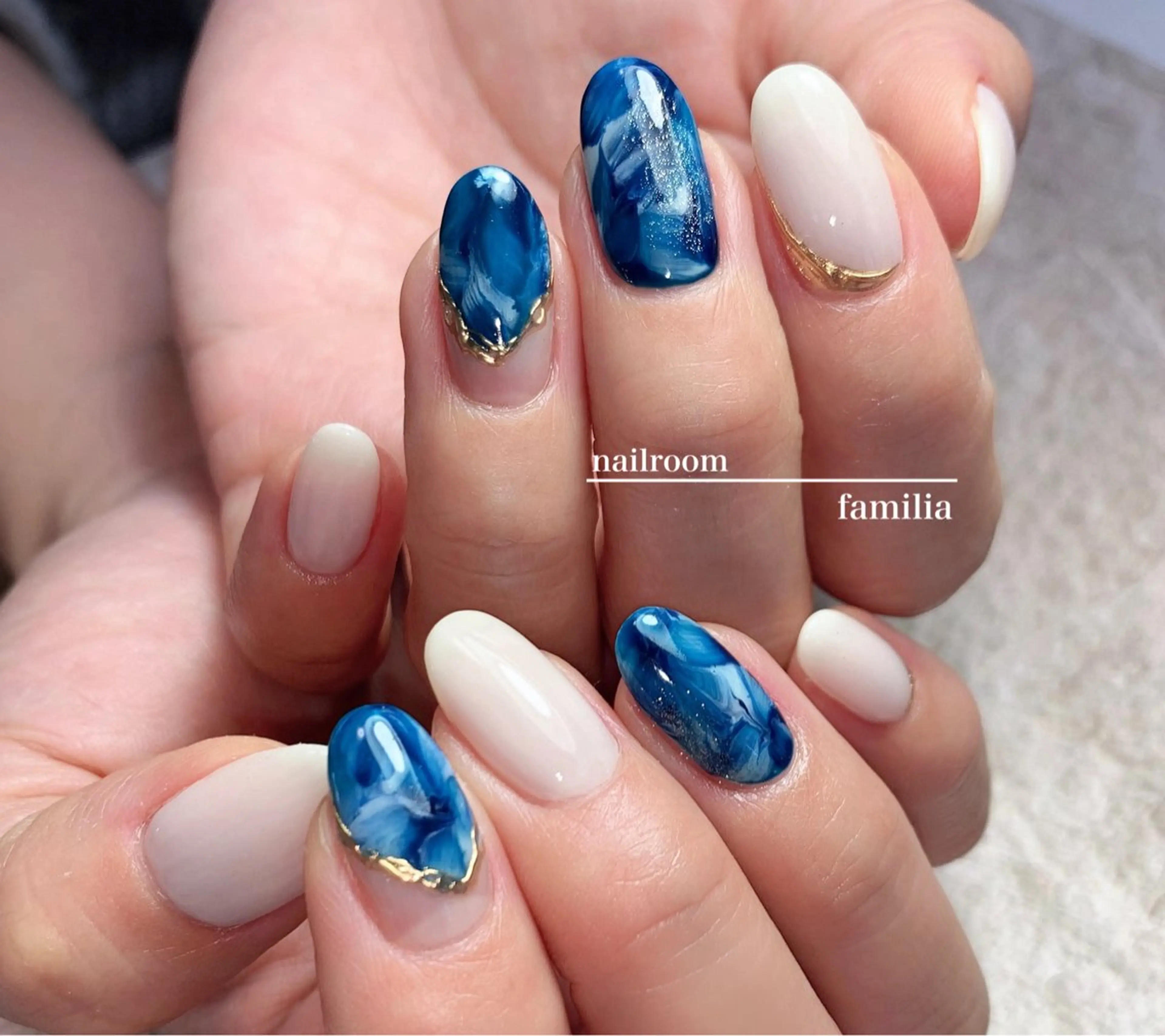 ネイル ニュアンスネイル -nailroom- familiaのネイルデザイン