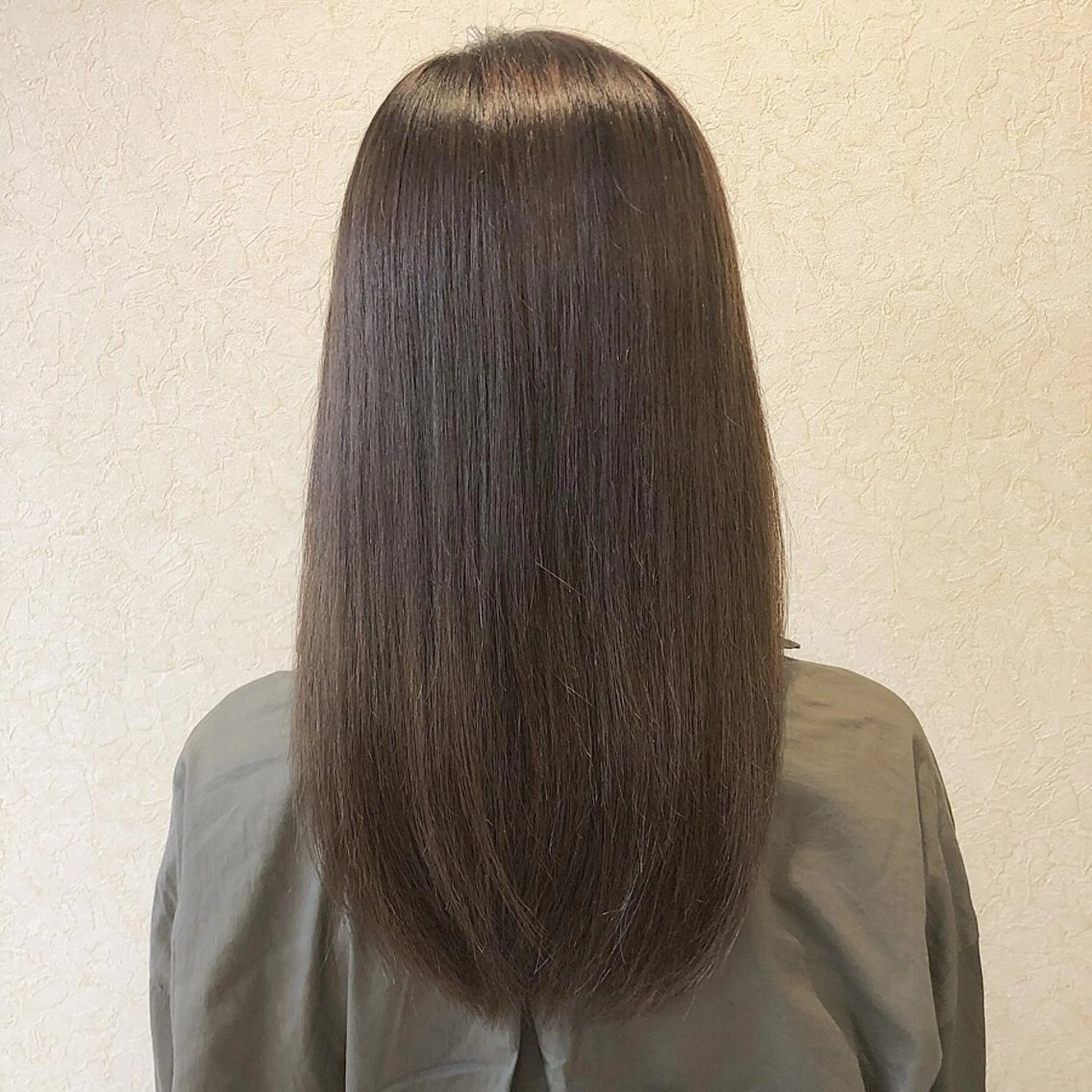 ロング カラー アッシュ ベージュカラー ブルームーン所属・モリタ ミツキのヘアスタイル