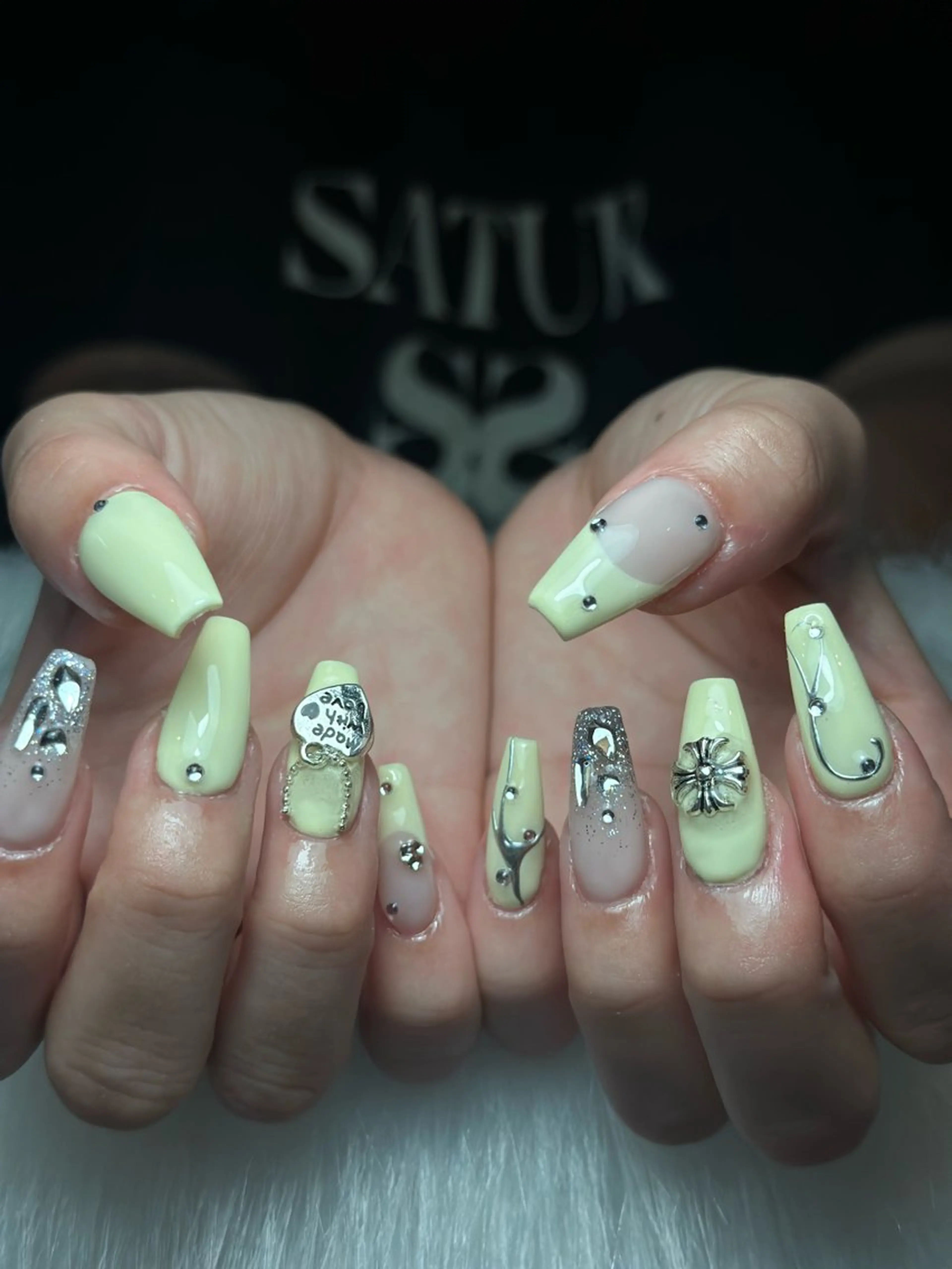 ネイル フレンチネイル グラデーション 韓国ネイル マグネットネイル シンプルネイル ハンドネイル CoMo Nail Studio所属・CoMo Nailのネイルデザイン