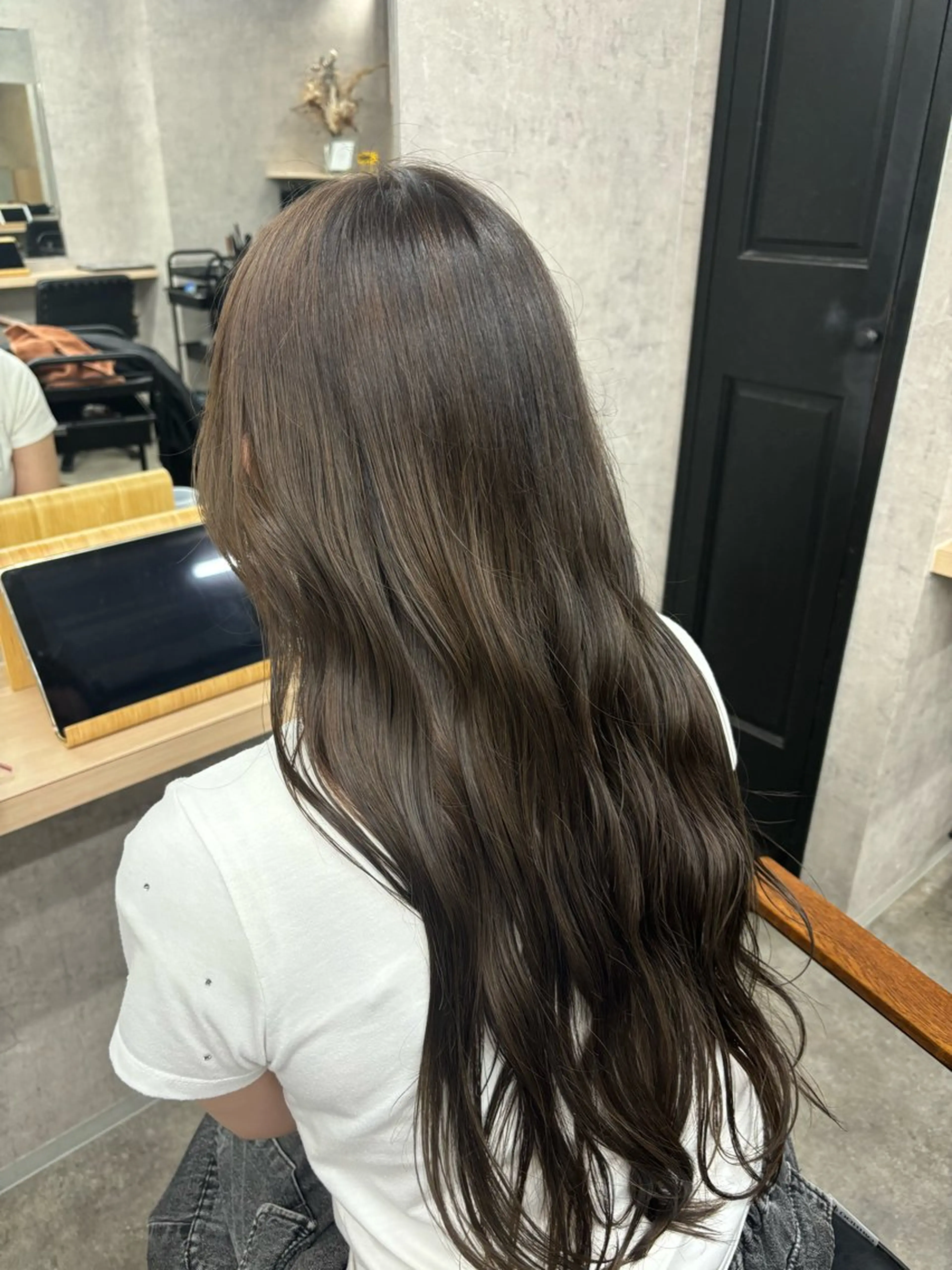 カラー ショコラグレージュ グレージュ 石原 望来のヘアスタイル