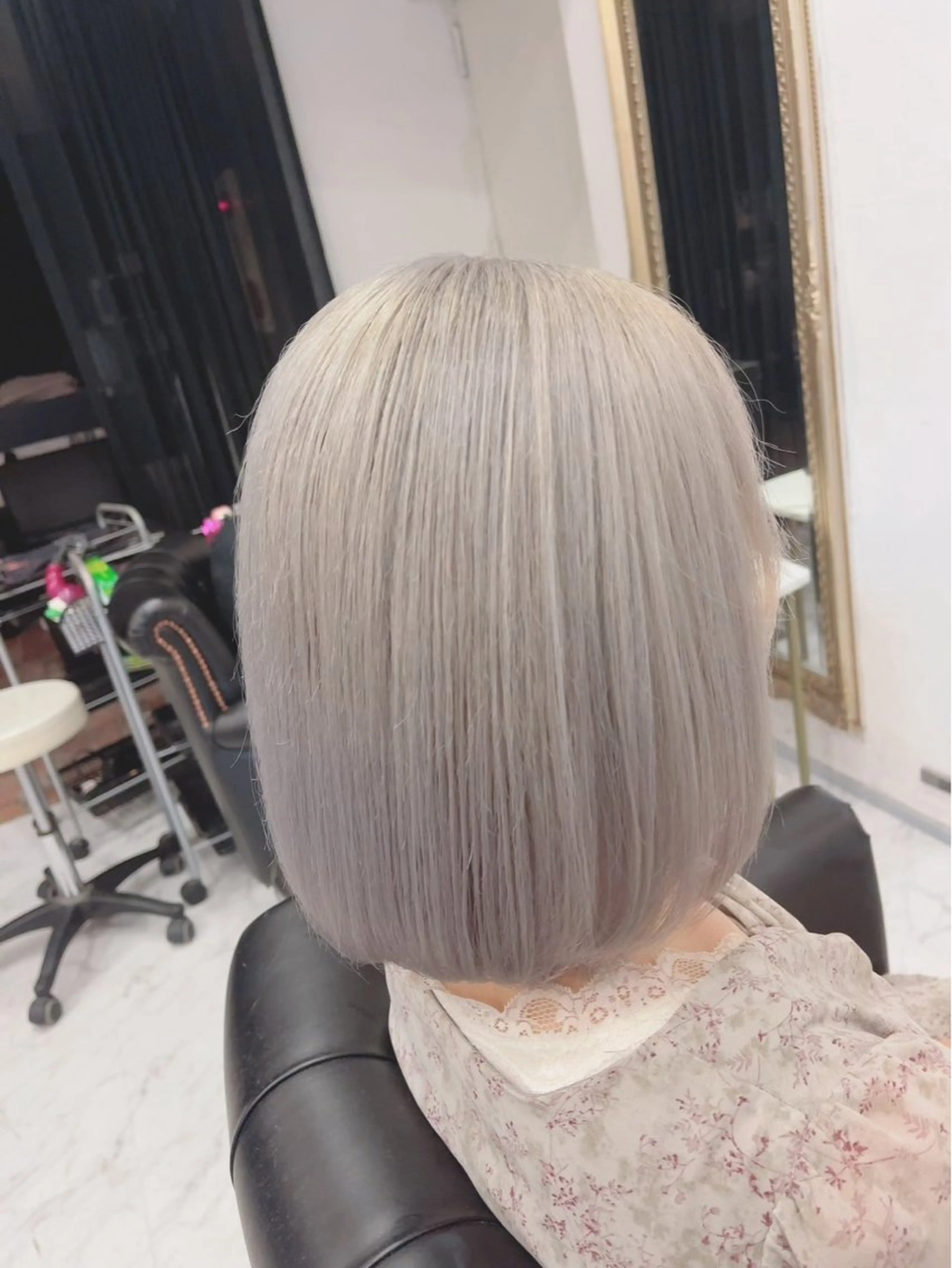ミディアム カット ヘアカラー トリートメント 🍀Moda by Grande🍀のヘアスタイル