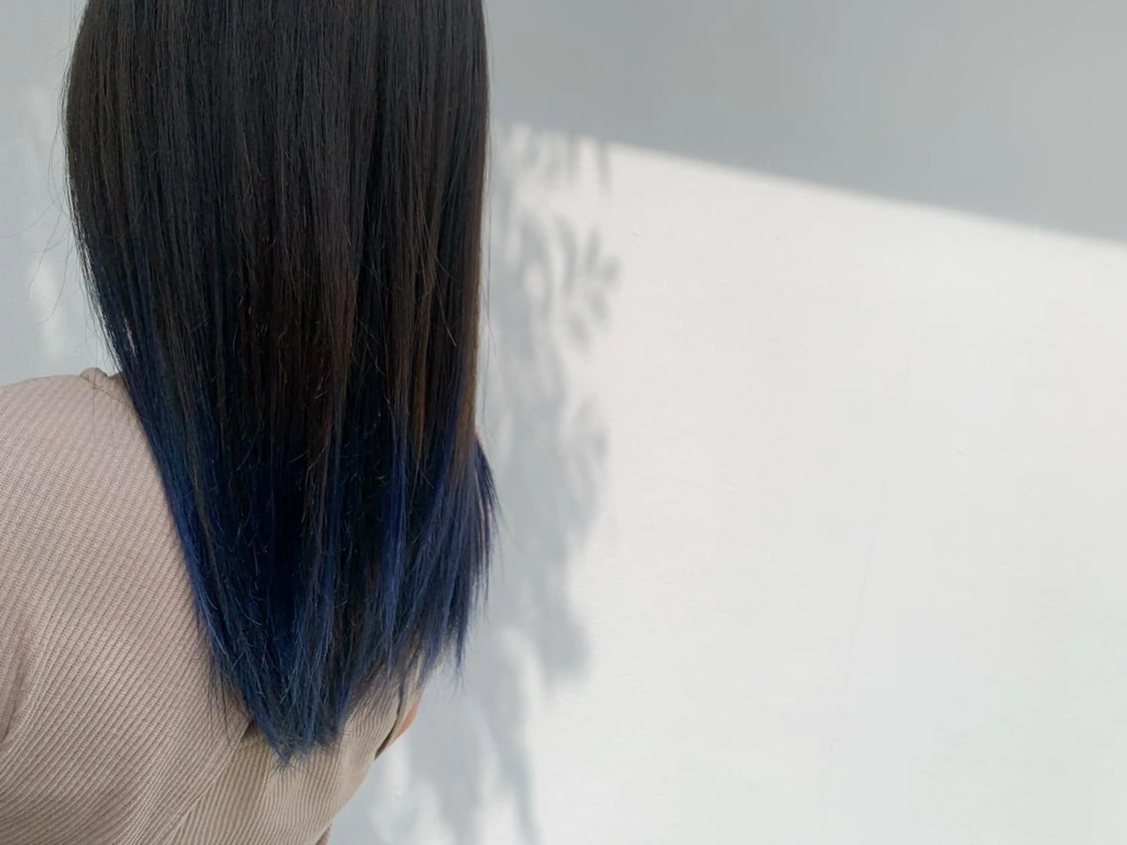 セミロング カラー ブリーチ ブルーカラー Jill franc ＿ﾆｼｻｶ ｱﾔﾉのヘアスタイル