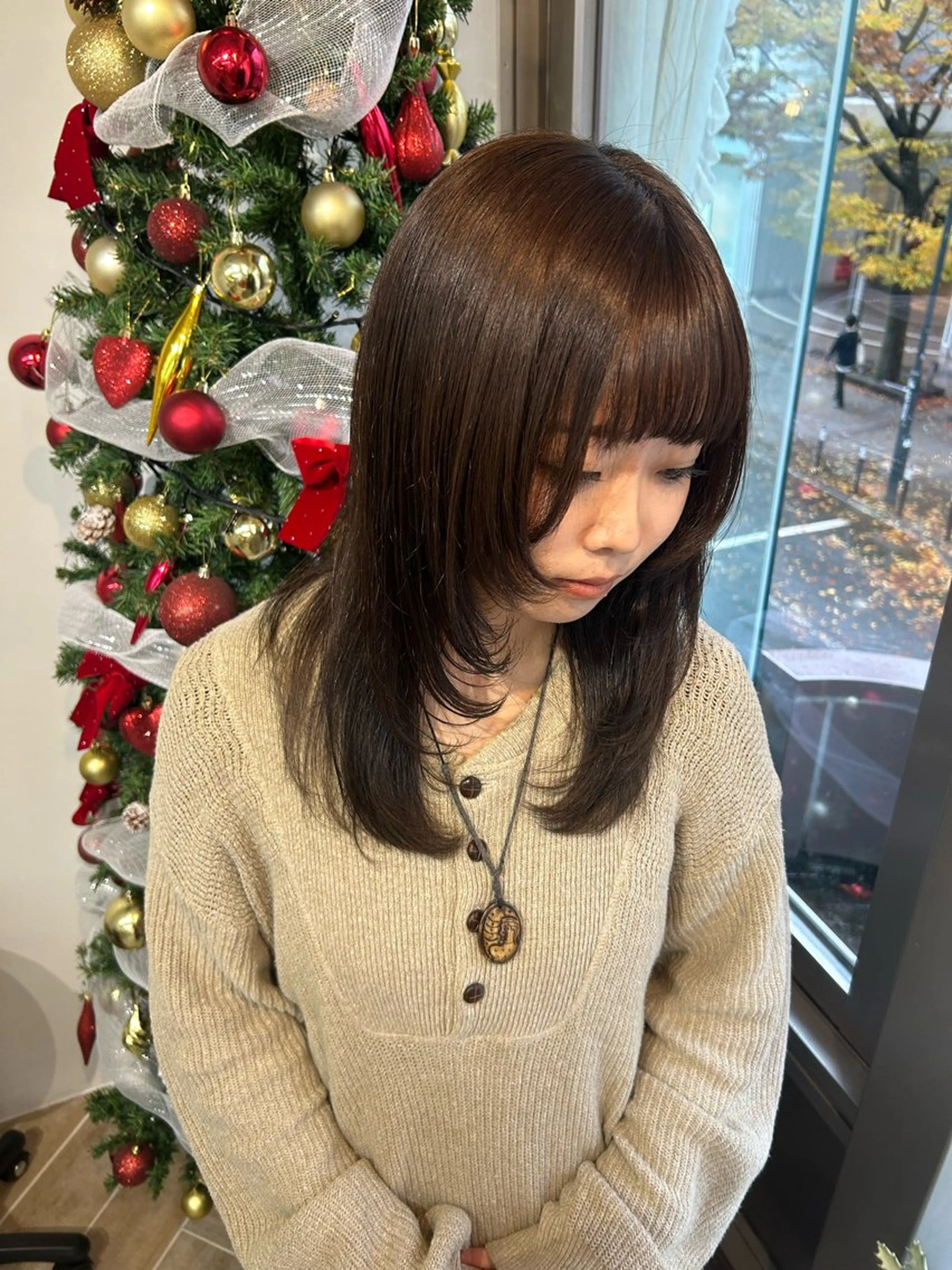 ミディアム カラー ブラウンカラー オリーブブラウン レイヤーカット カット ヘアカラー トリートメント ベージュ/ダブルカラ ー/新潟駅/青柳萌果のヘアスタイル