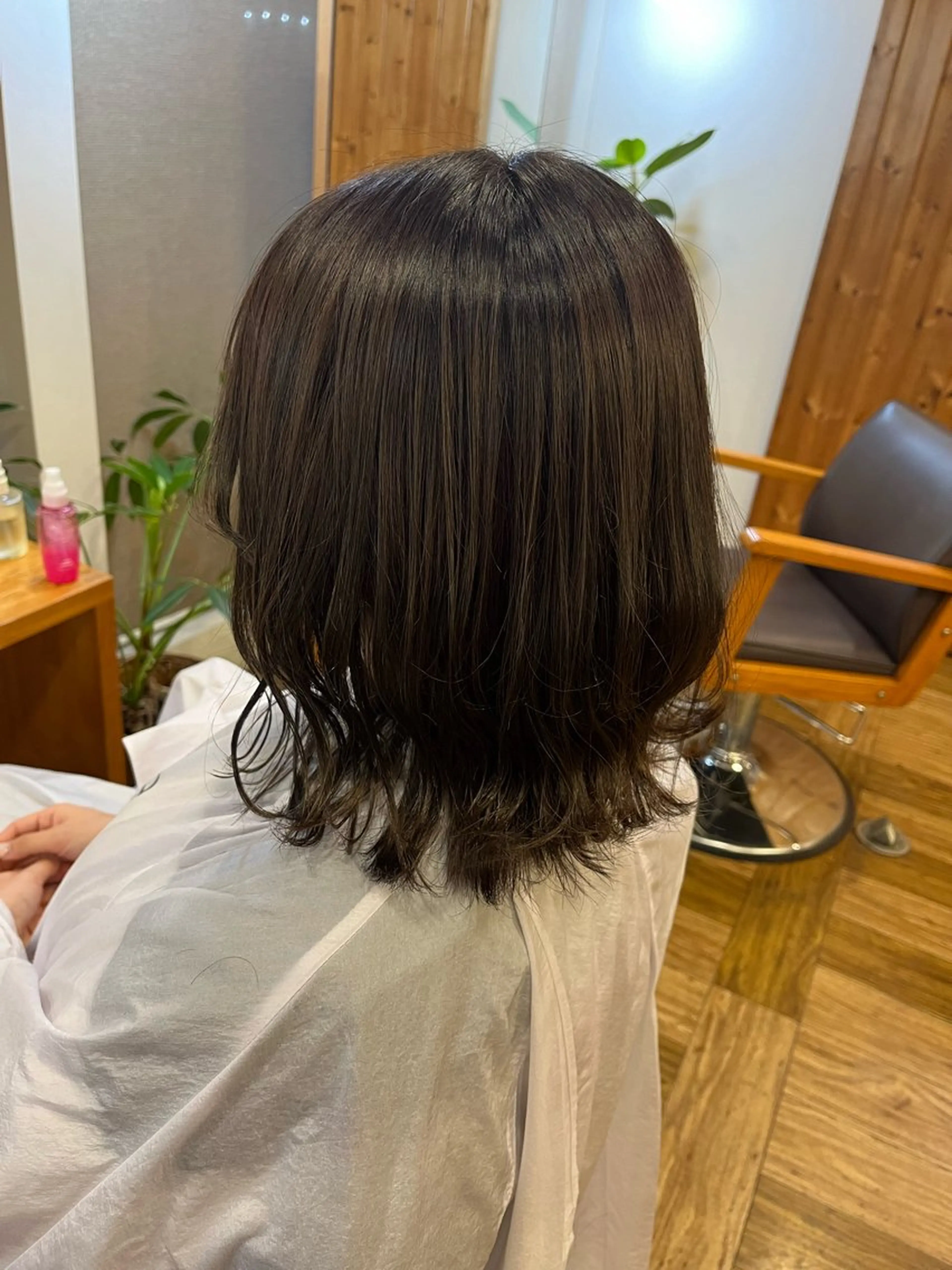 ミディアム レイヤーカット 外ハネヘア anon所属・田中 結月のヘアスタイル
