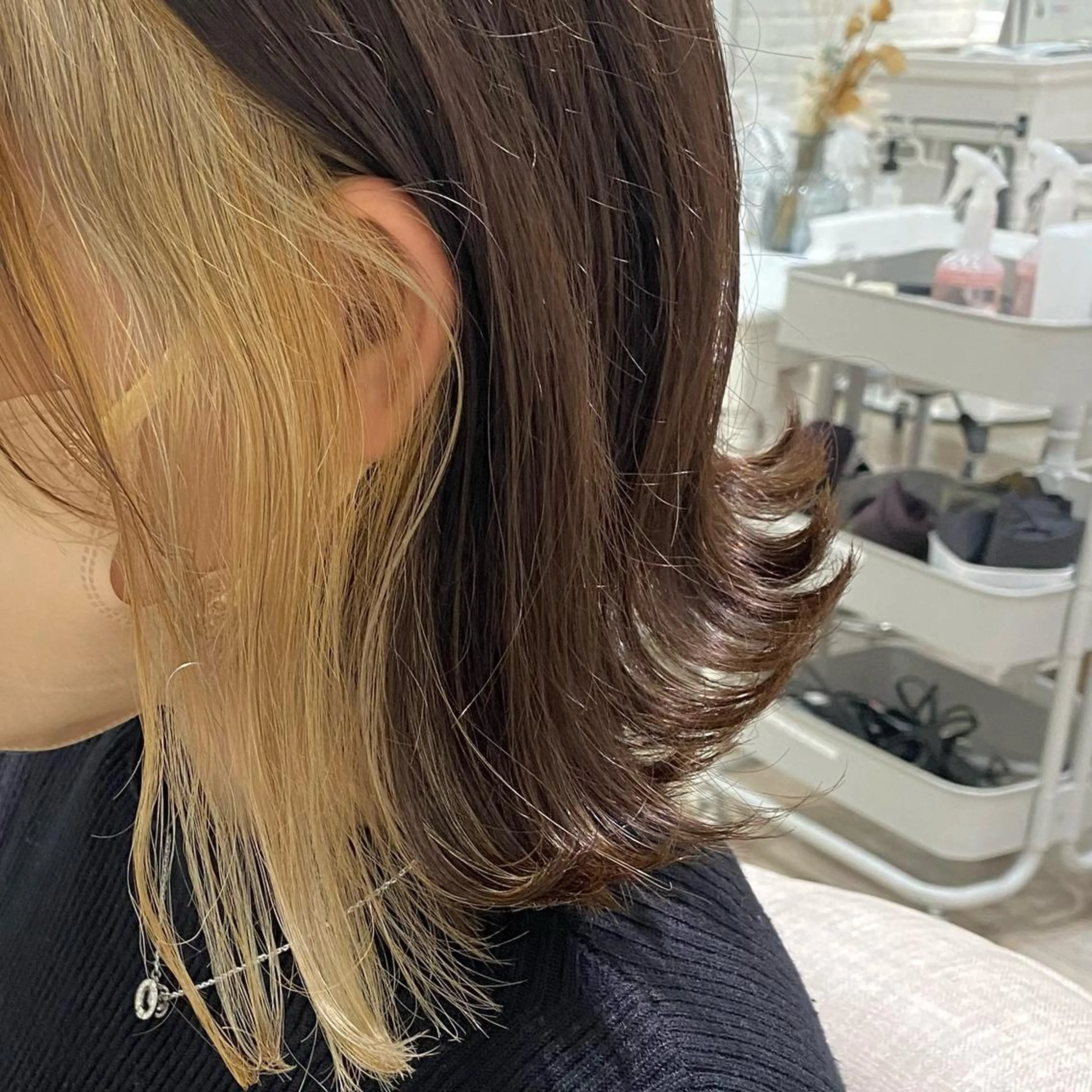 ミディアム カラー ブリーチ インナーカラー Eliss 堀江所属・暖色カラー🎀 門内 梨真のヘアスタイル