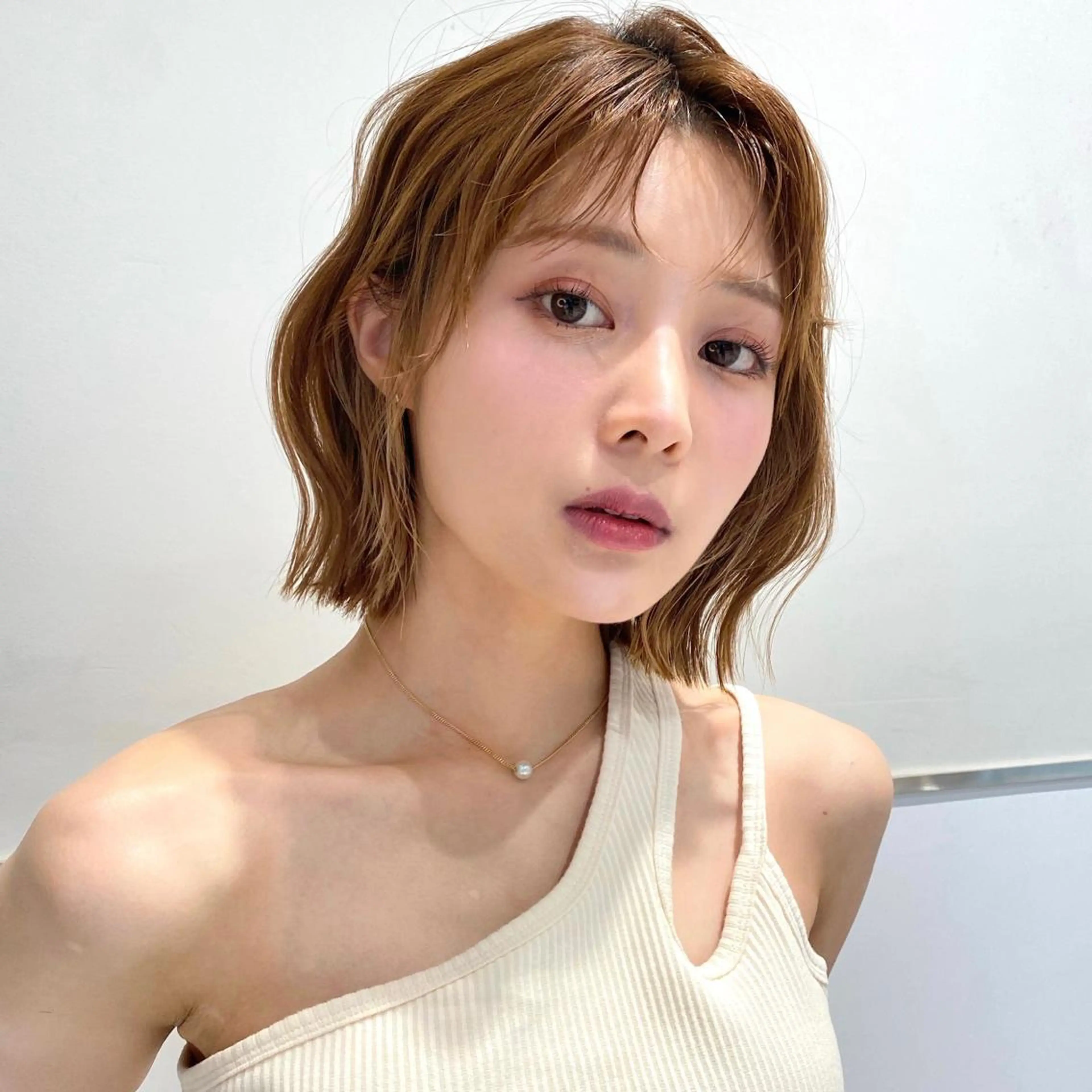ミディアム カラー パーマ ヘアアレンジ ボブレイヤー アディクシーカラー 透明感カラー イルミナカラー ボブ カット ヘアカラー トリートメント ヘアセット 小野寺瑞希 /最小顔カットのヘアスタイル