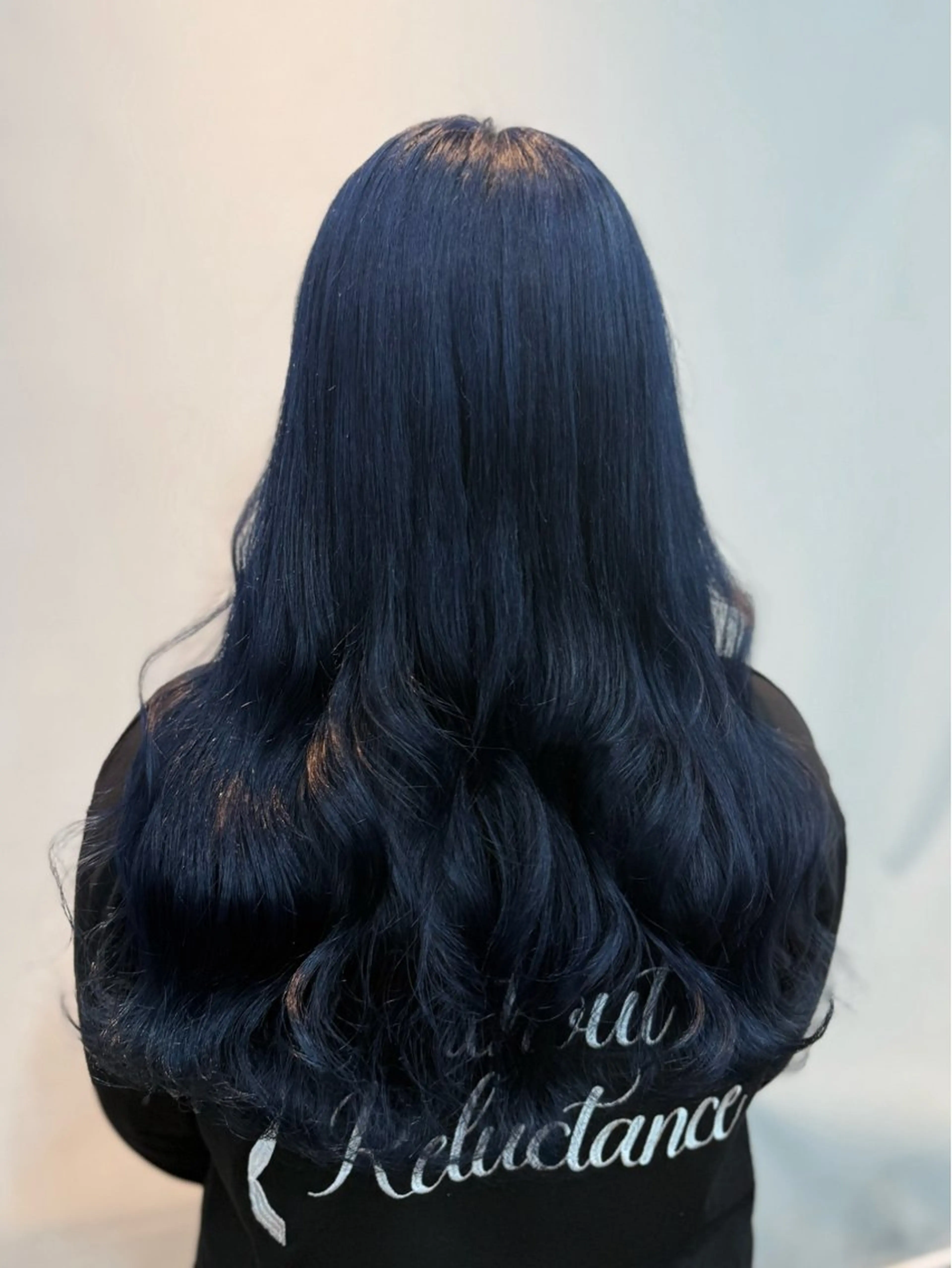 ロング カラー ブルーカラー ネイビーカラー ヘアカラー 髪質改善 UN BLEACHのヘアスタイル