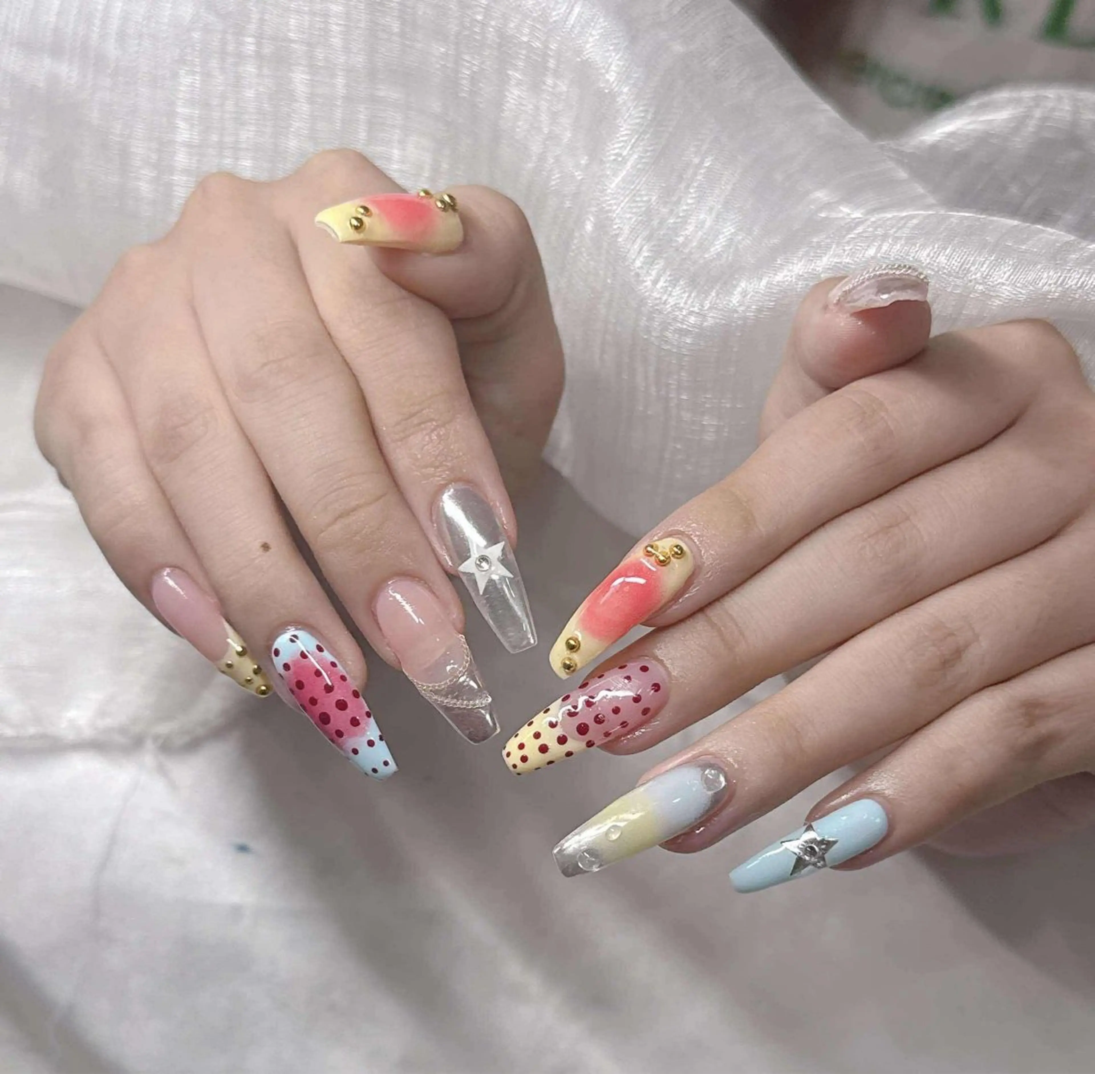 ネイル 長さ出し グラデーション 卒業式 キラキラネイル マグネットネイル ハンドネイル Lee Nailsのネイルデザイン