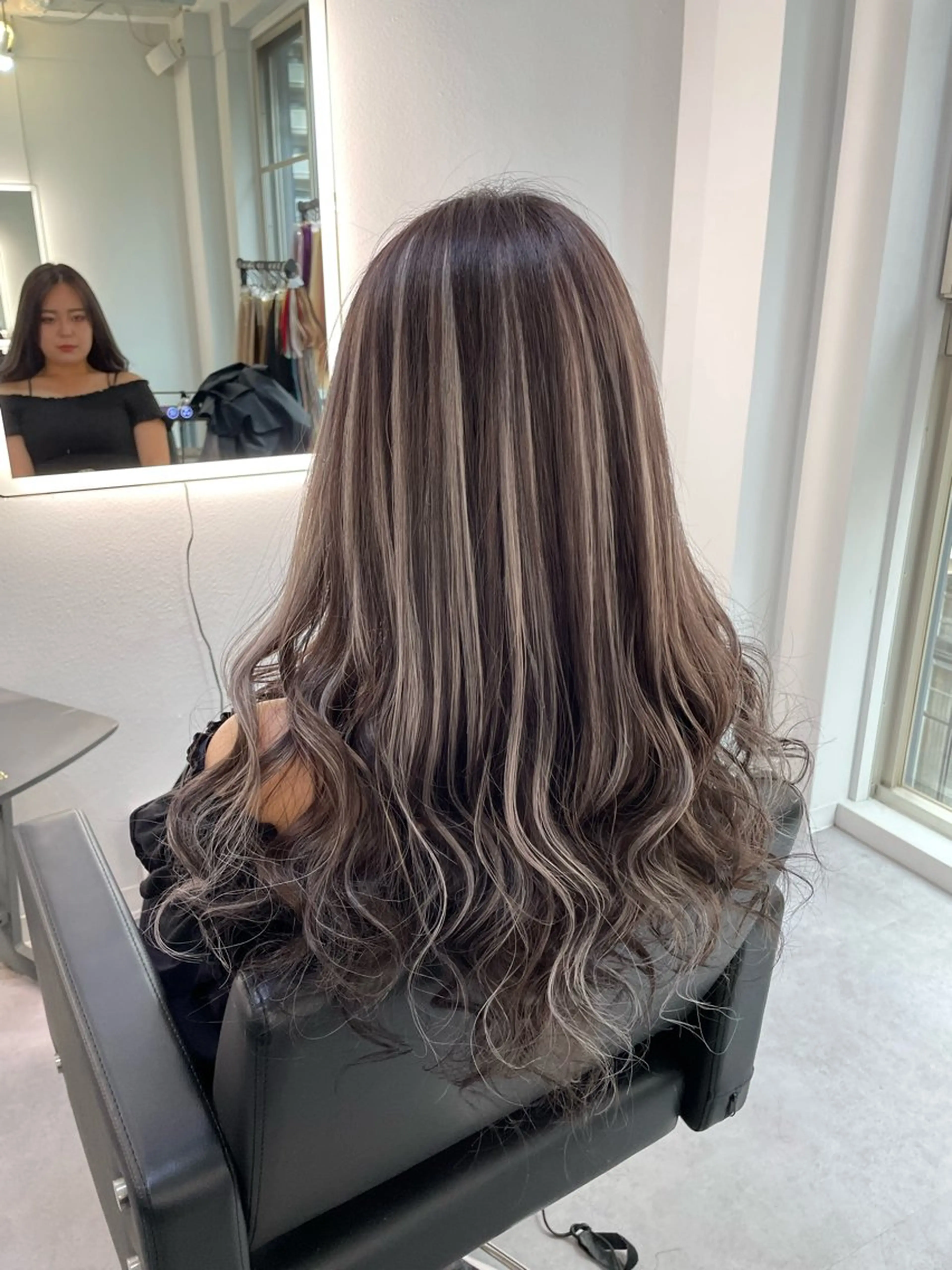 ロング カラー ヘアアレンジ ハイライトカラー エクステ ハイライト エクステ Cielro【 シェイロ 】所属・Cielro/ダブル カラー/西田咲希のヘアスタイル