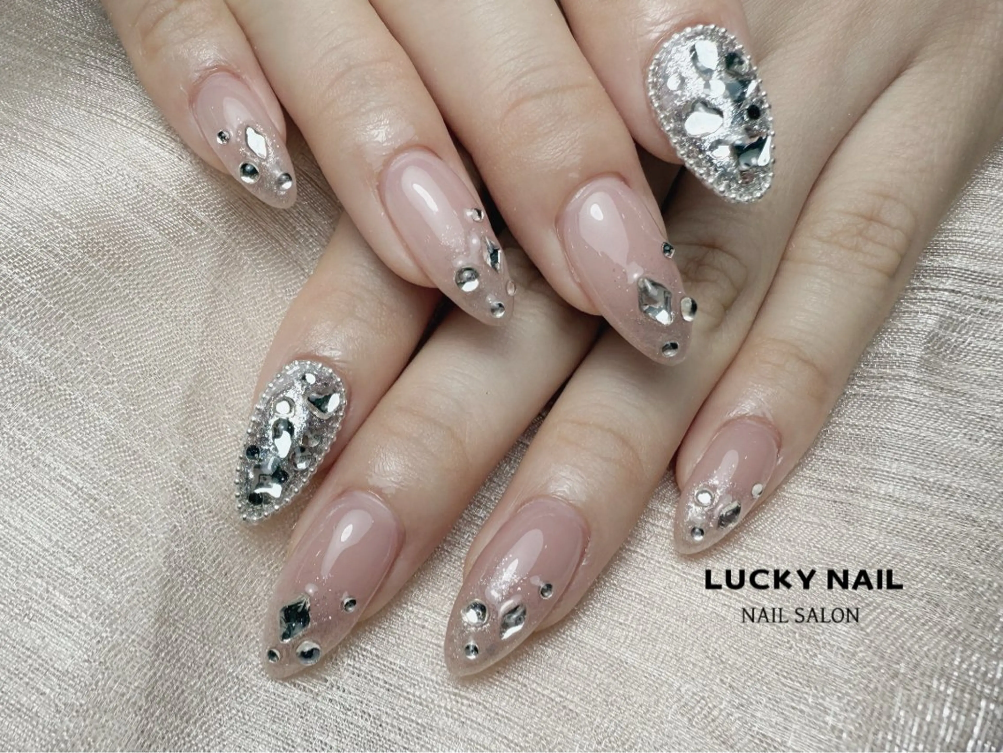 ネイル 宇 田川のネイルデザイン