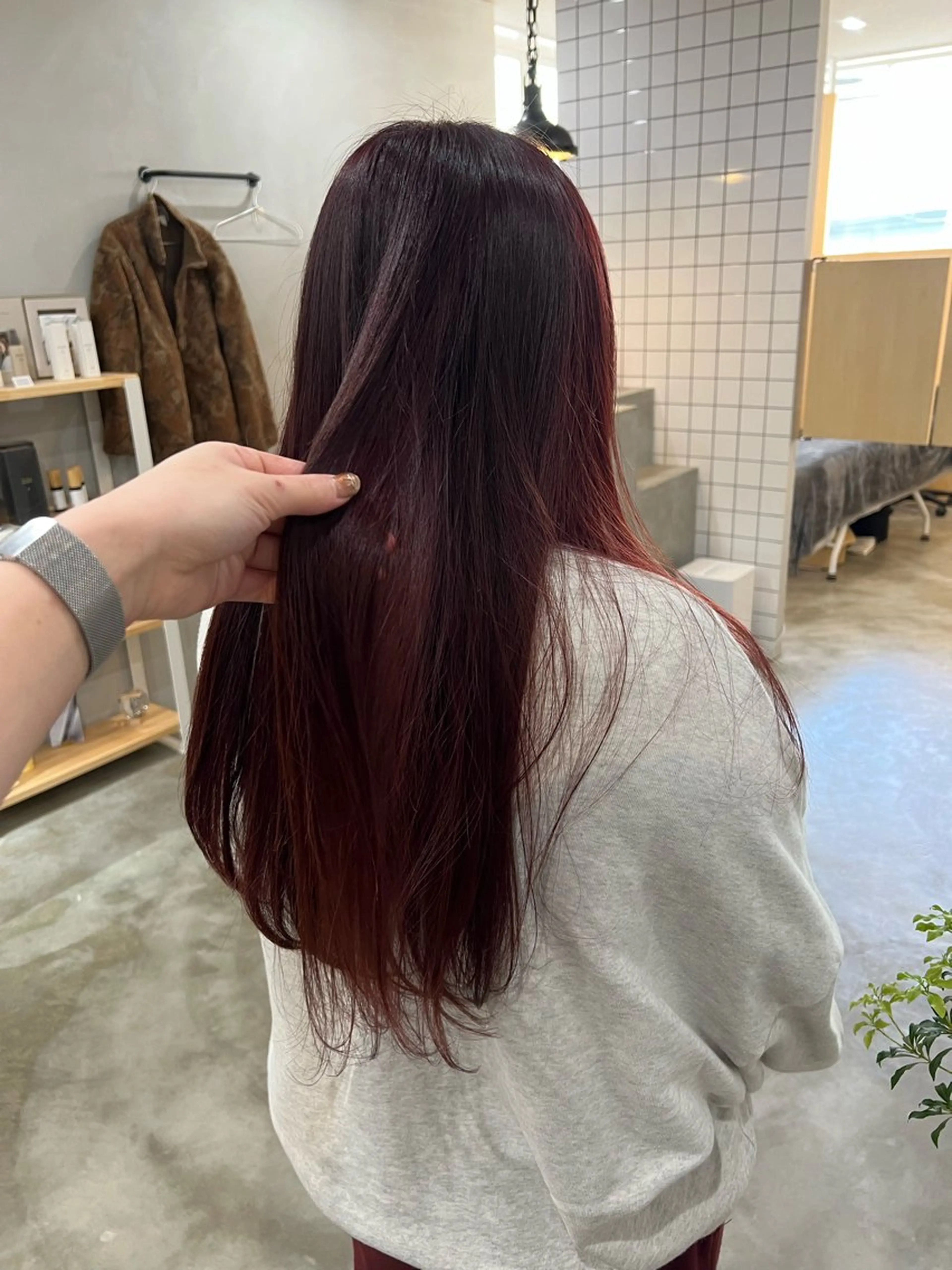 ロング カラー レッドカラー Rondo.Hair所属・西山 幸奈のヘアスタイル