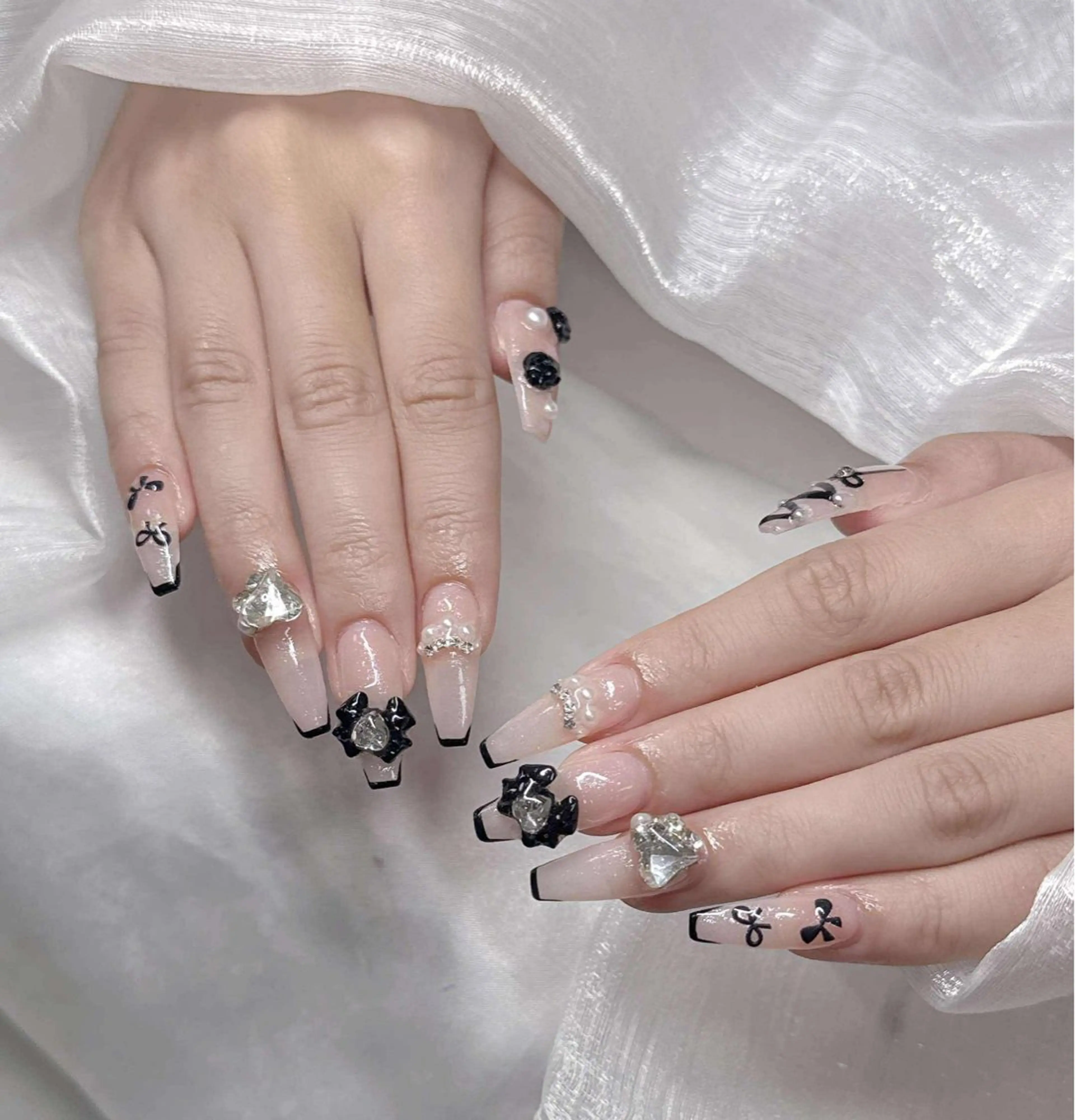 ネイル 長さ出し グラデーション 卒業式 キラキラネイル マグネットネイル ハンドネイル Lee Nailsのネイルデザイン