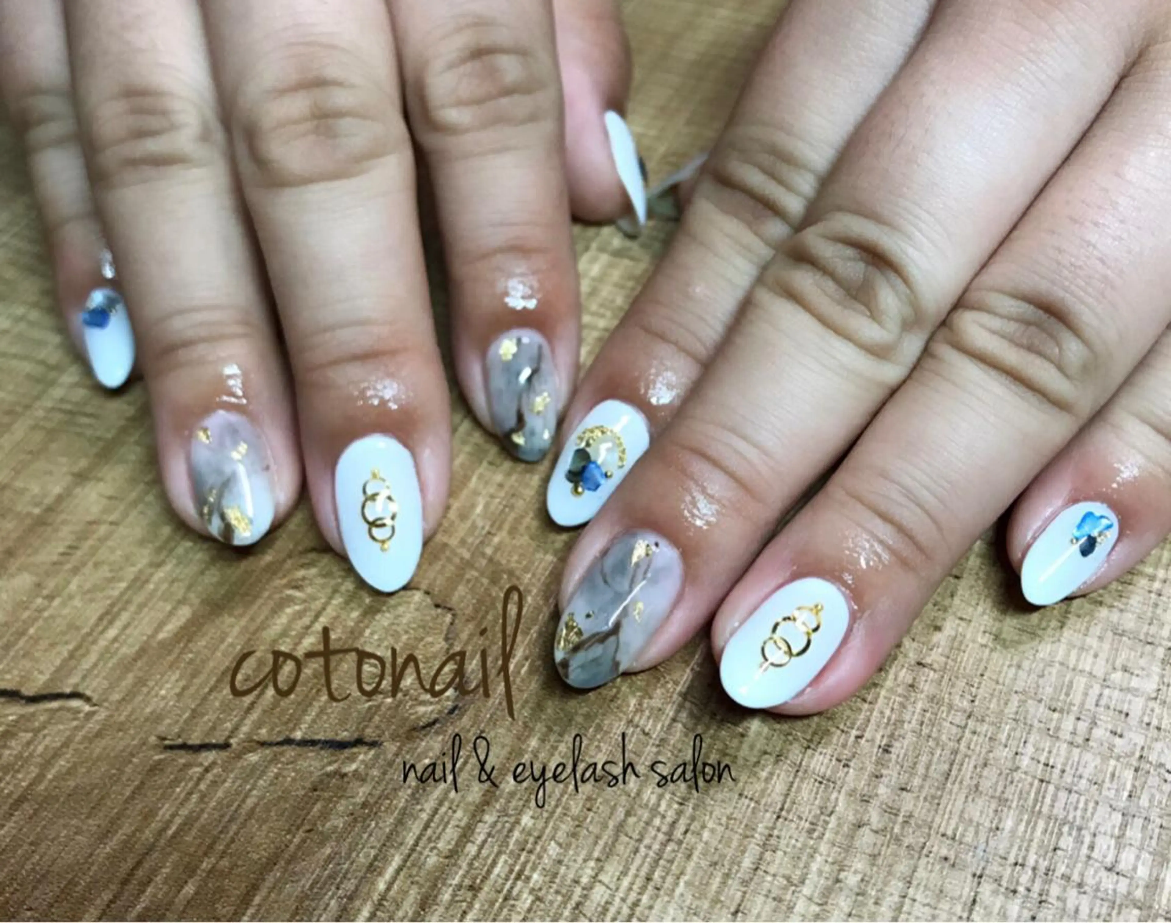 ミディアム ネイル アートネイル ハンドネイル ツメトマツゲ .のネイルデザイン