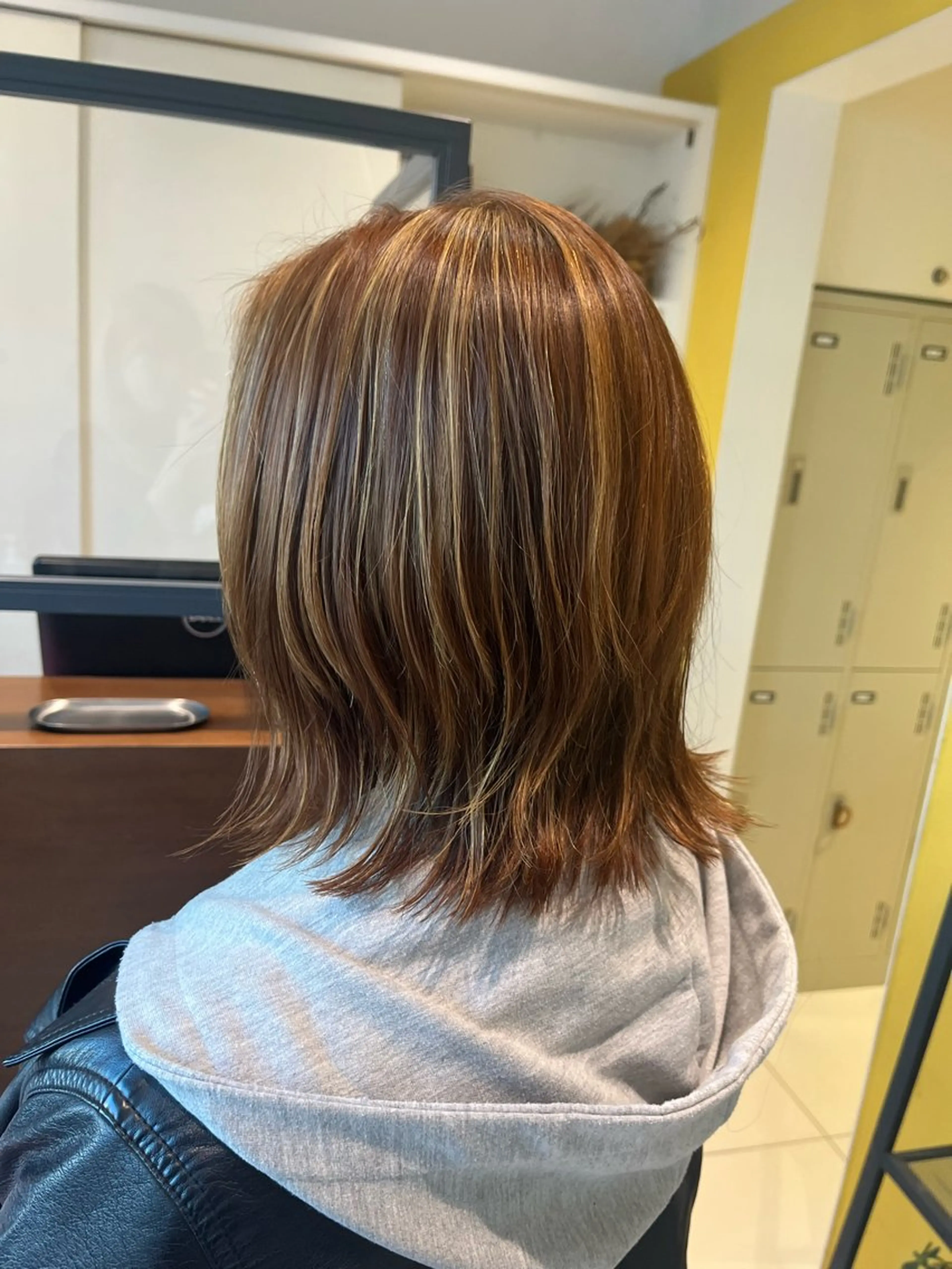 ミディアム ハイライト レイヤーカット 似合わせ 垢抜け🌟 AKINOのヘアスタイル
