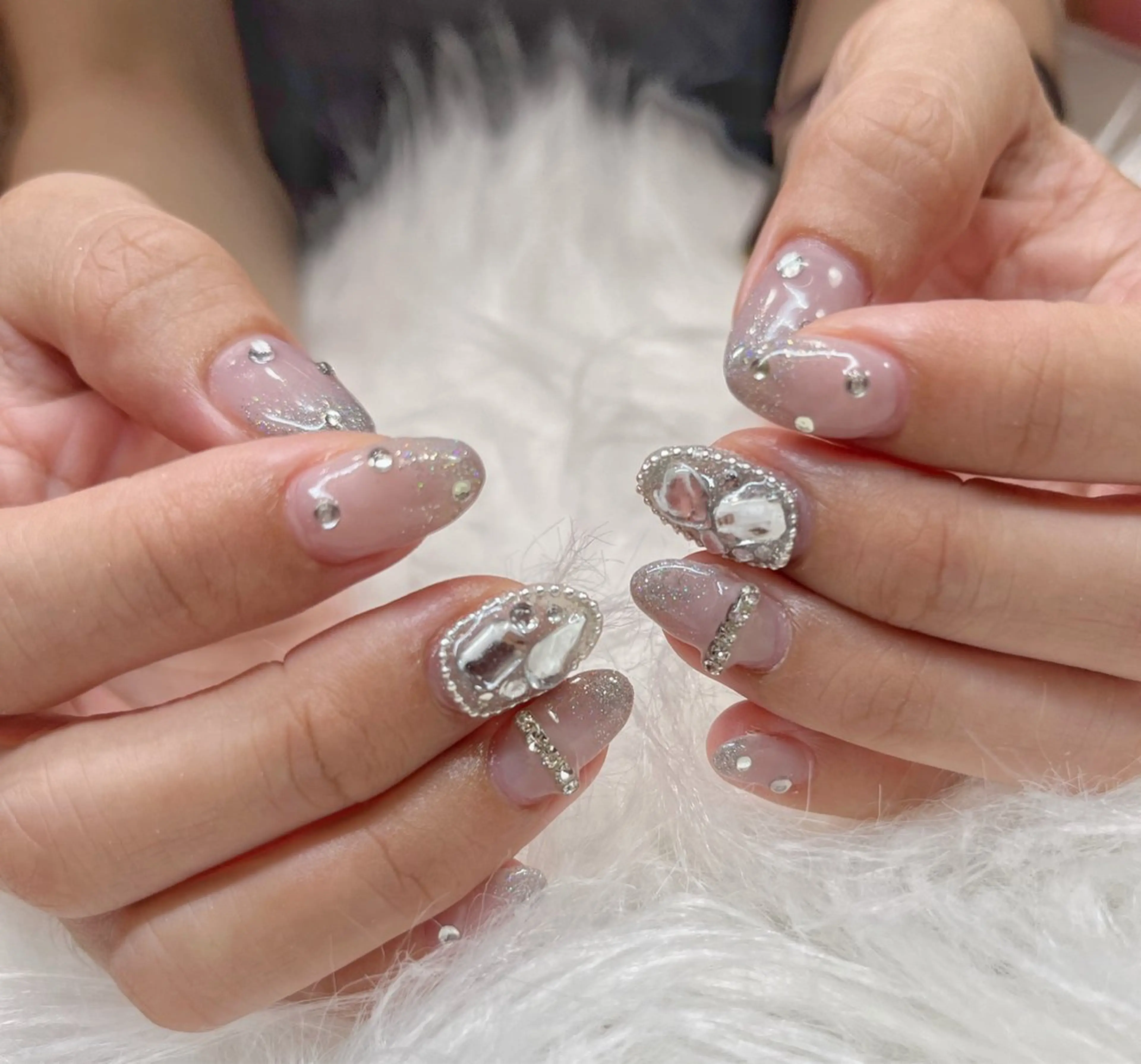ミディアム NAIL SALON FLOR所属・キラキラネイル/ 韓国ネイルMAKIのネイルデザイン