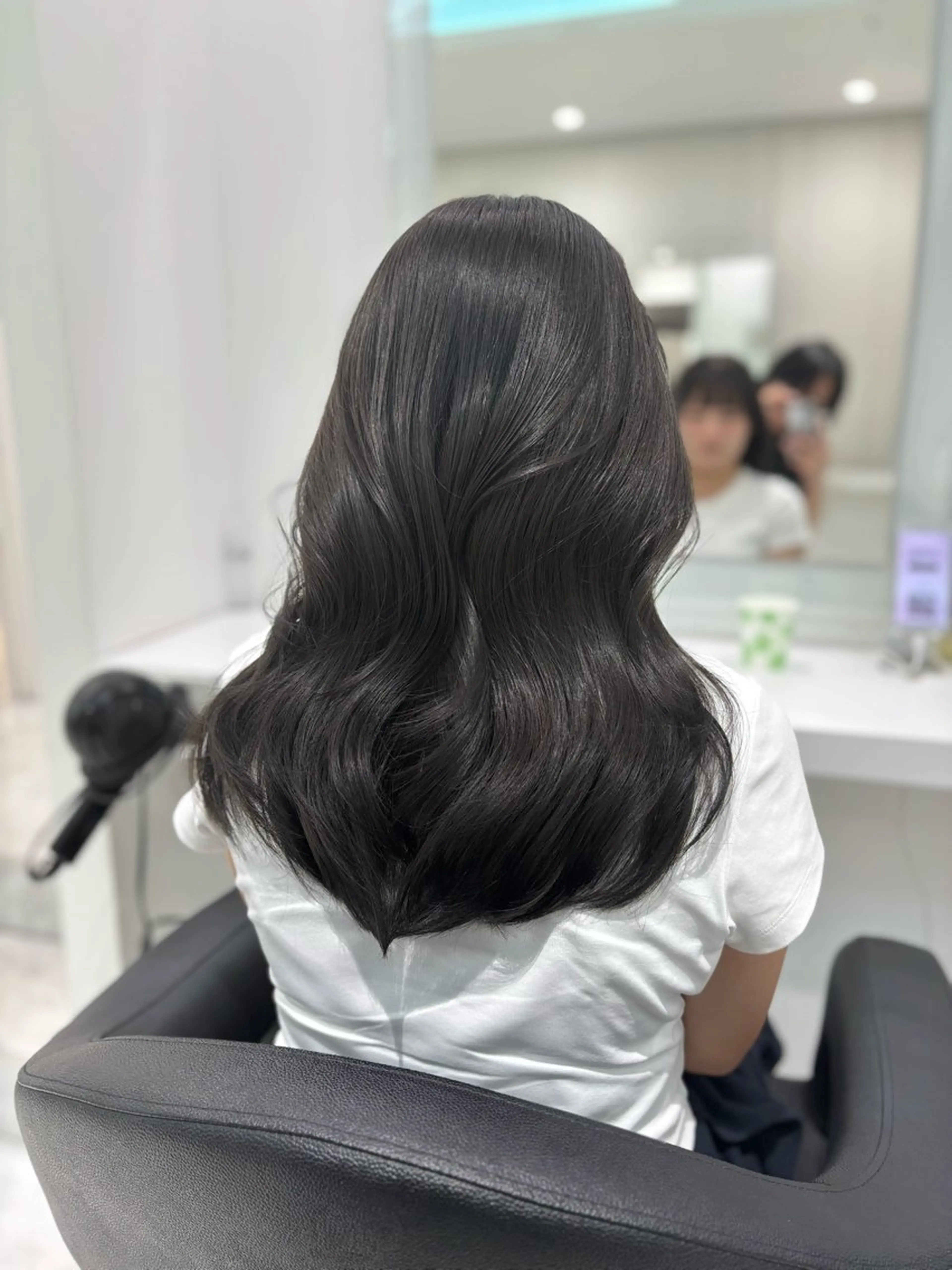 ミディアム カラー ヘアカラー トリートメント ヘッドスパ ヘアセット 🤍透明感カラー ×縮毛矯正🤍ゆうのヘアスタイル