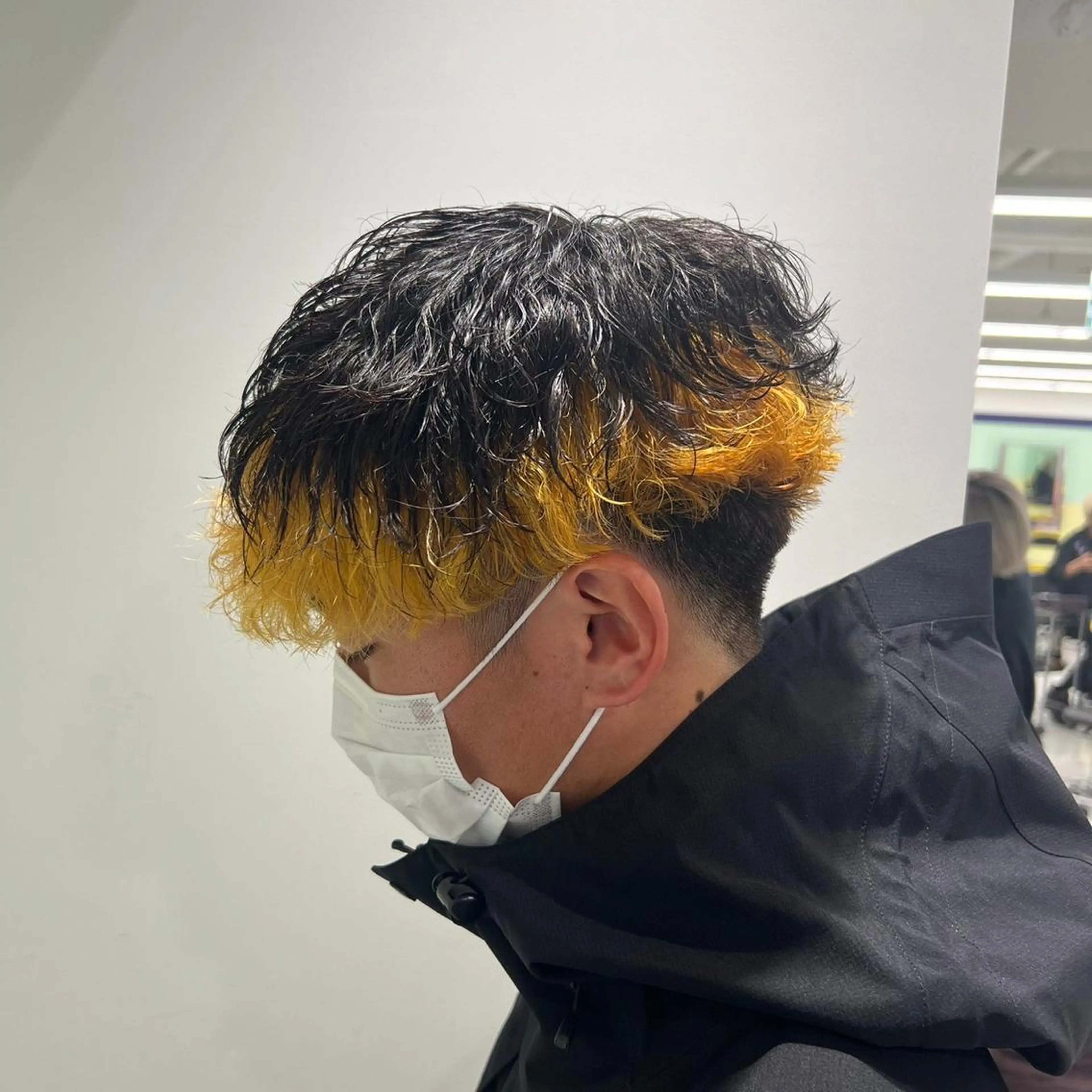 ショート カラー パーマ メンズ メンズインナーカラー インナーカラー ヘアカラー 韓国レイヤーカット /ダブルカラーのヘアスタイル