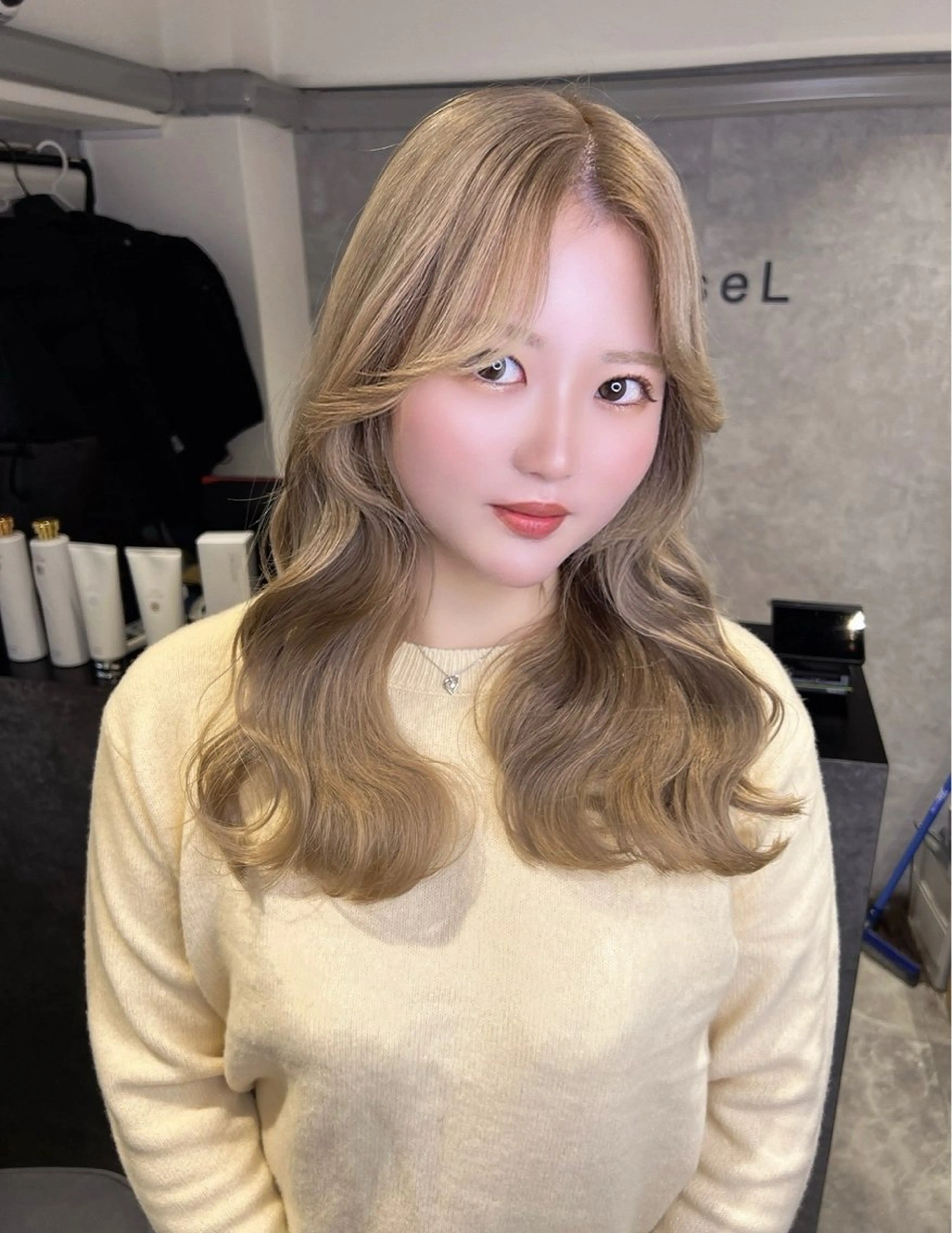 ロング カラー カット ヘアカラー トリートメント TOMONA👑 透明感カラーレイヤーのヘアスタイル