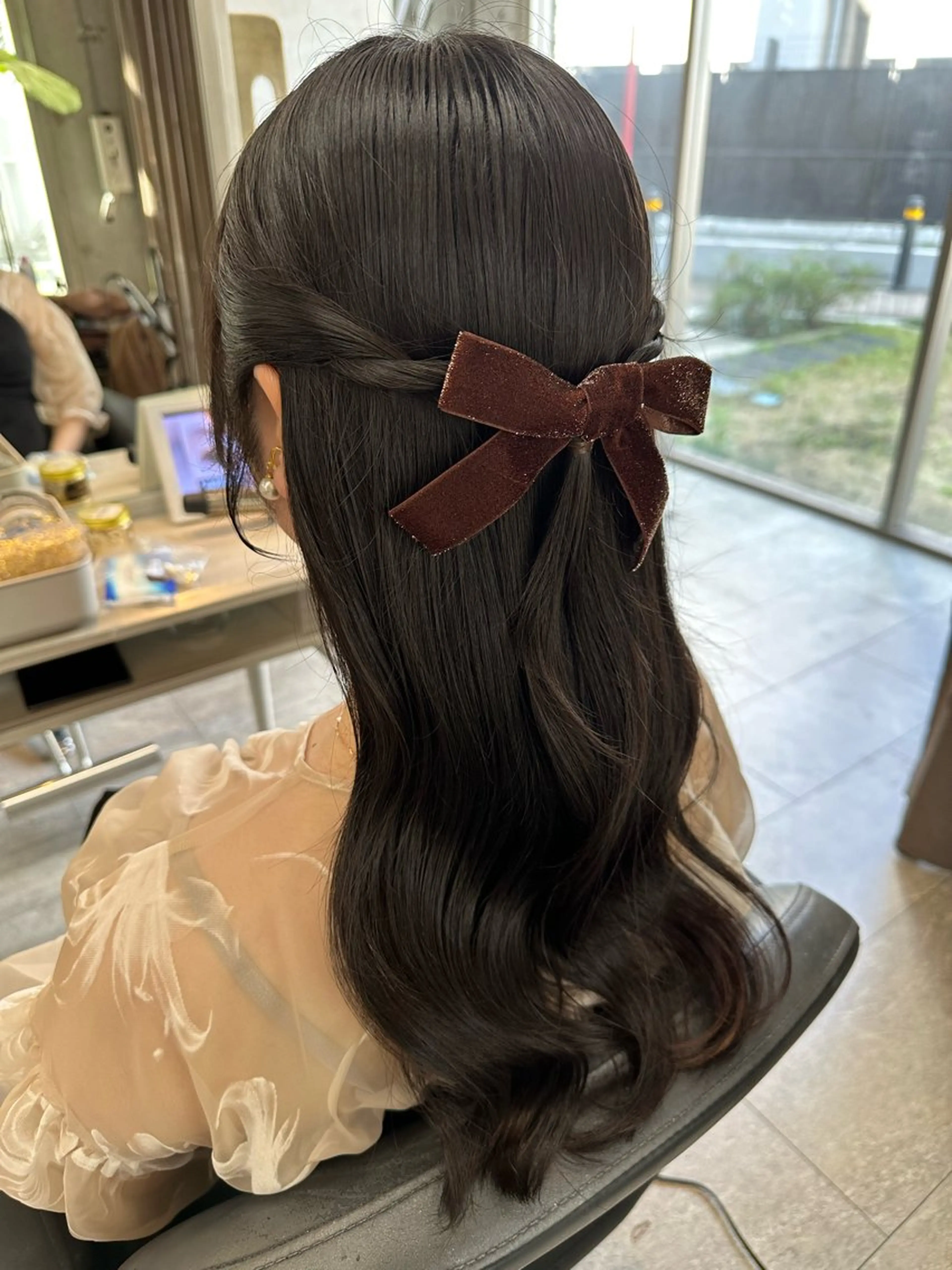 ロング ヘアアレンジ 女性に人気♪ はやしほのかのヘアスタイル