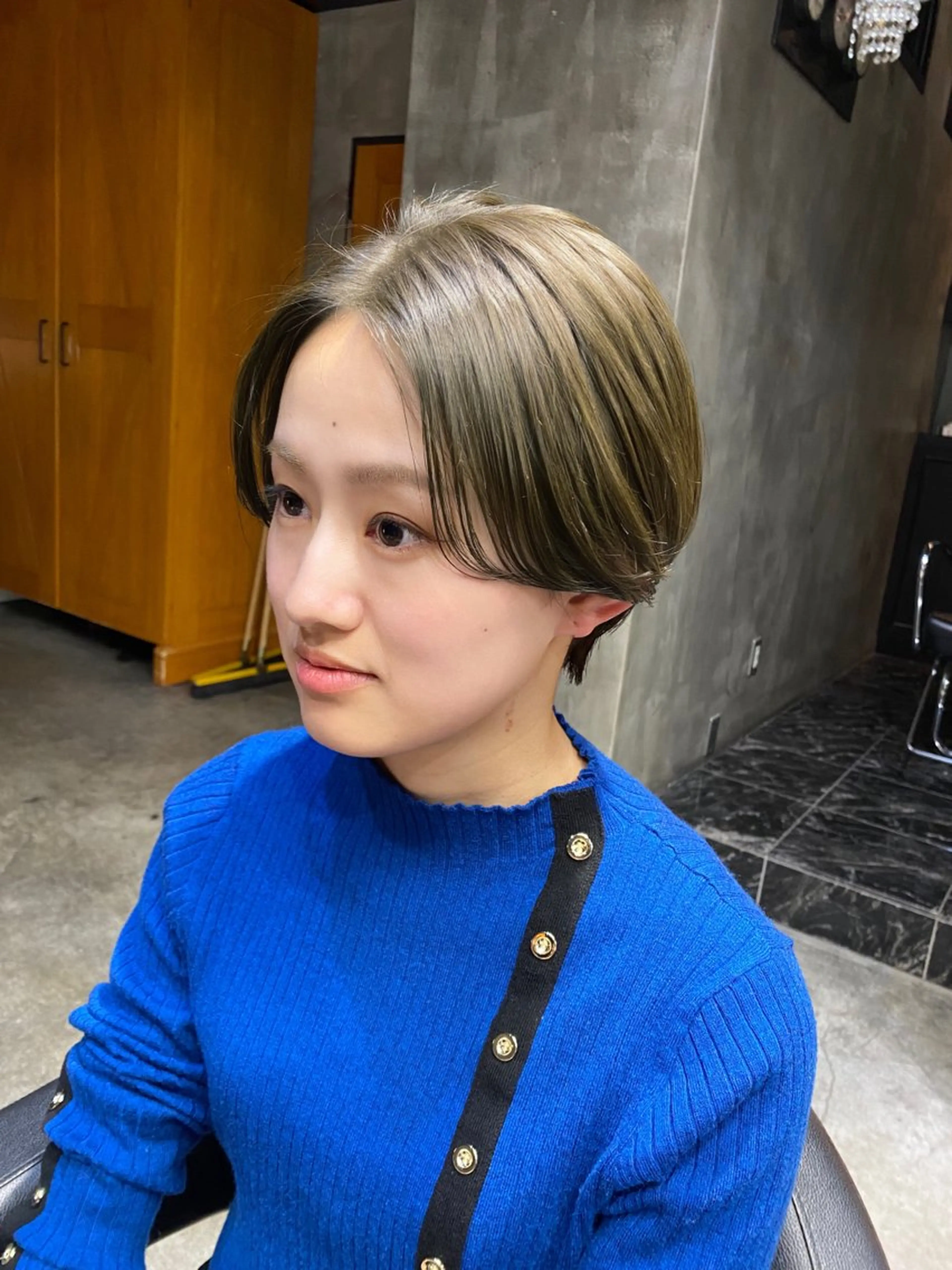 ショート カラー ハンサムショート グレージュ カーキグレージュ ショートヘア ブリーチなしダブル カラー🧸🐺陽介のヘアスタイル