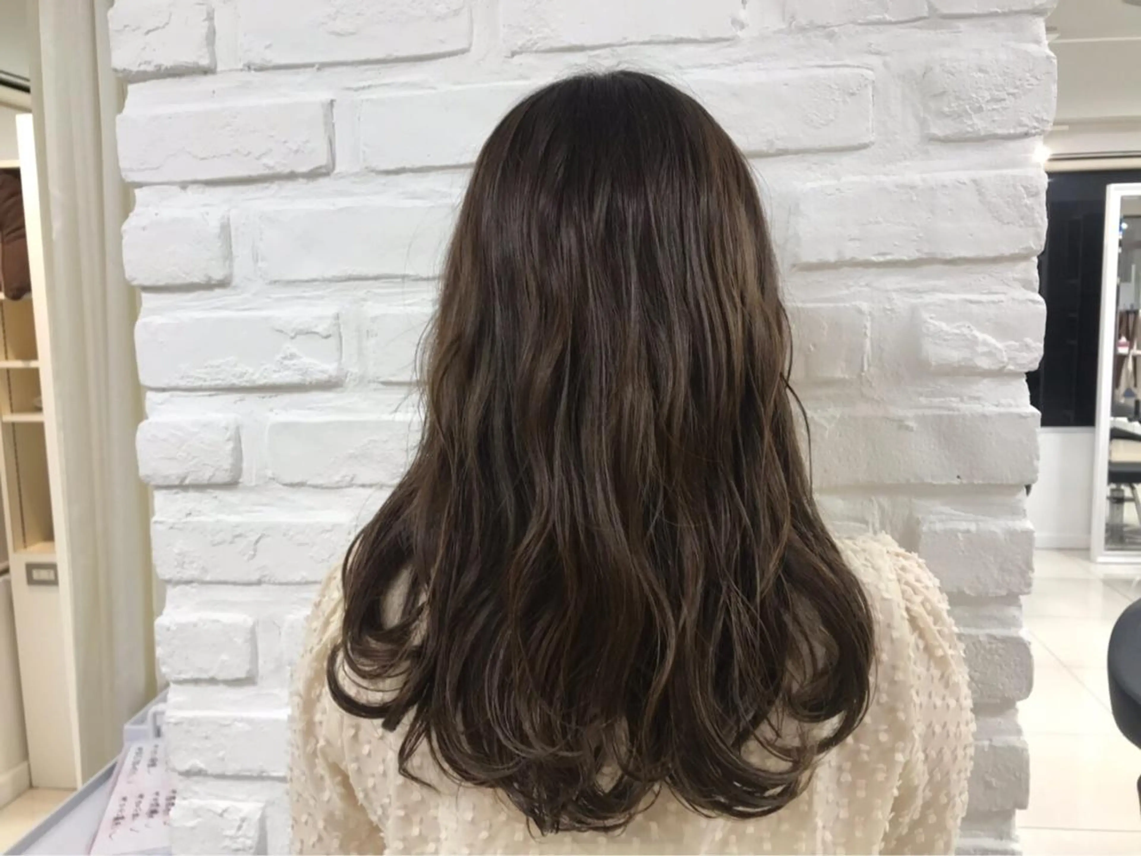 ミディアム カラー ベージュカラー 透明感カラー イルミナカラー カット ヘアカラー トリートメント 暖色カラー🌹 中山由梨のヘアスタイル