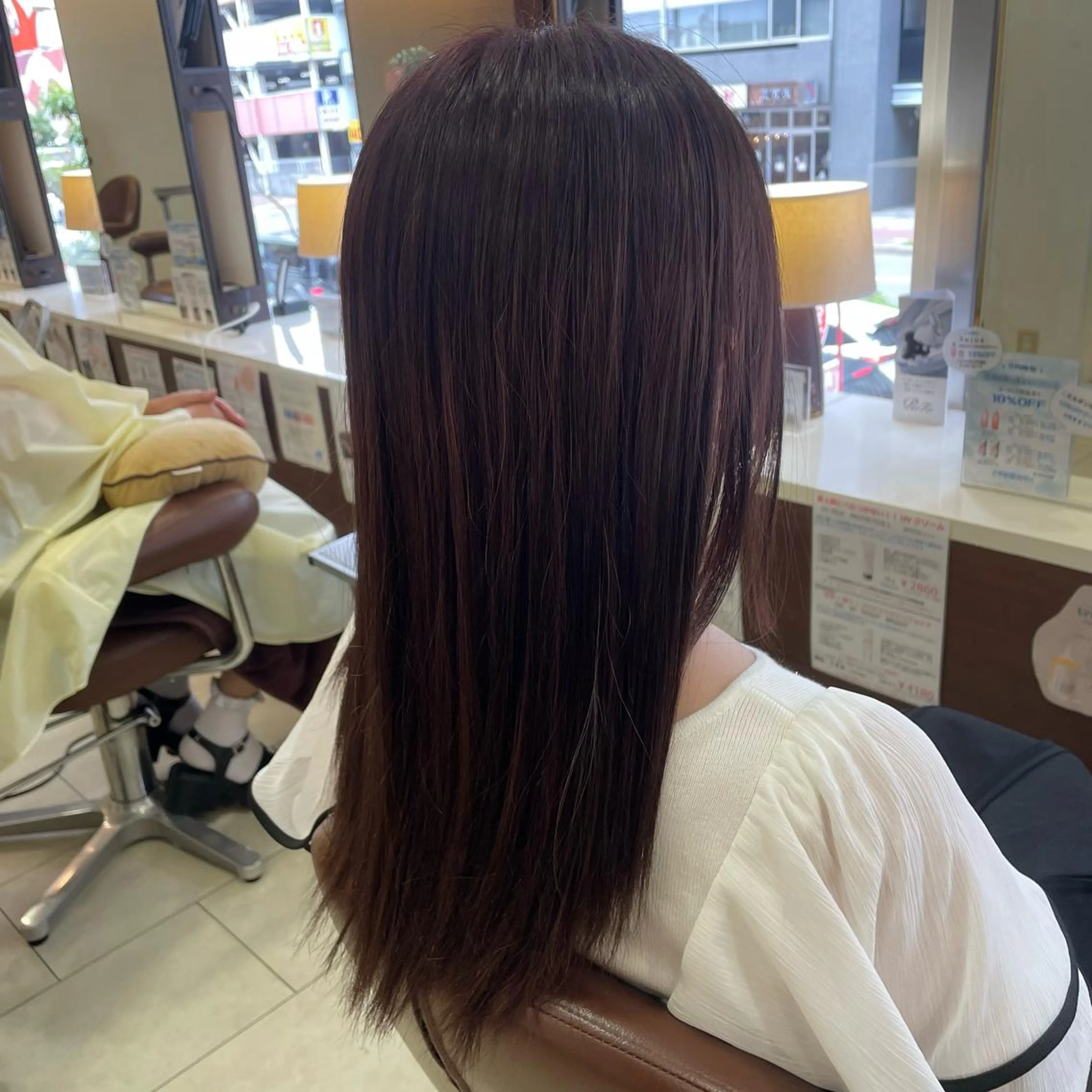 セミロング カラー ピンクカラー バイオレットカラー 西村 亜弥のヘアスタイル