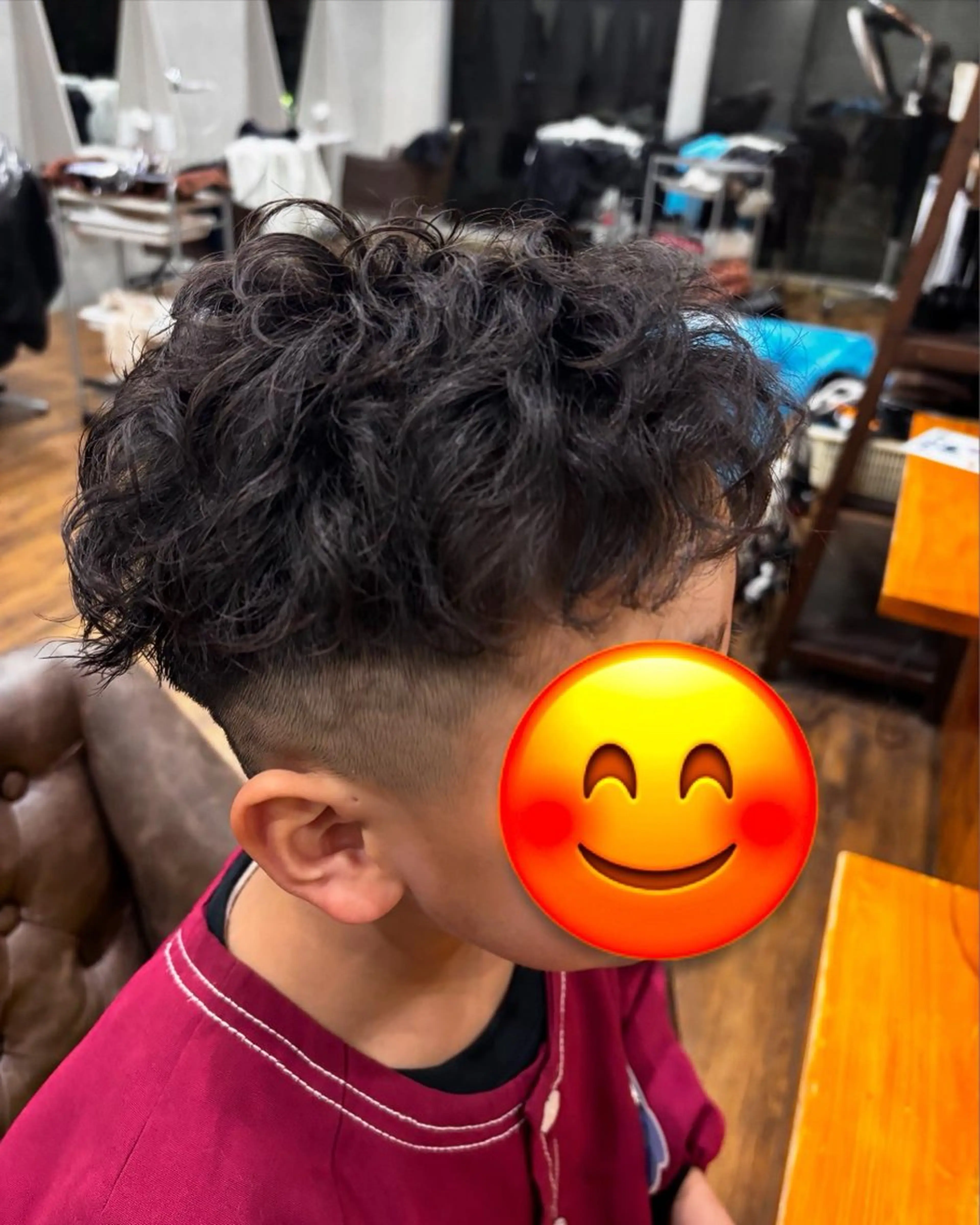 パーマ メンズ フェードカット メンズパーマ ツイストスパイラルパーマ スパイラルパーマ 白神 珠梨のヘアスタイル