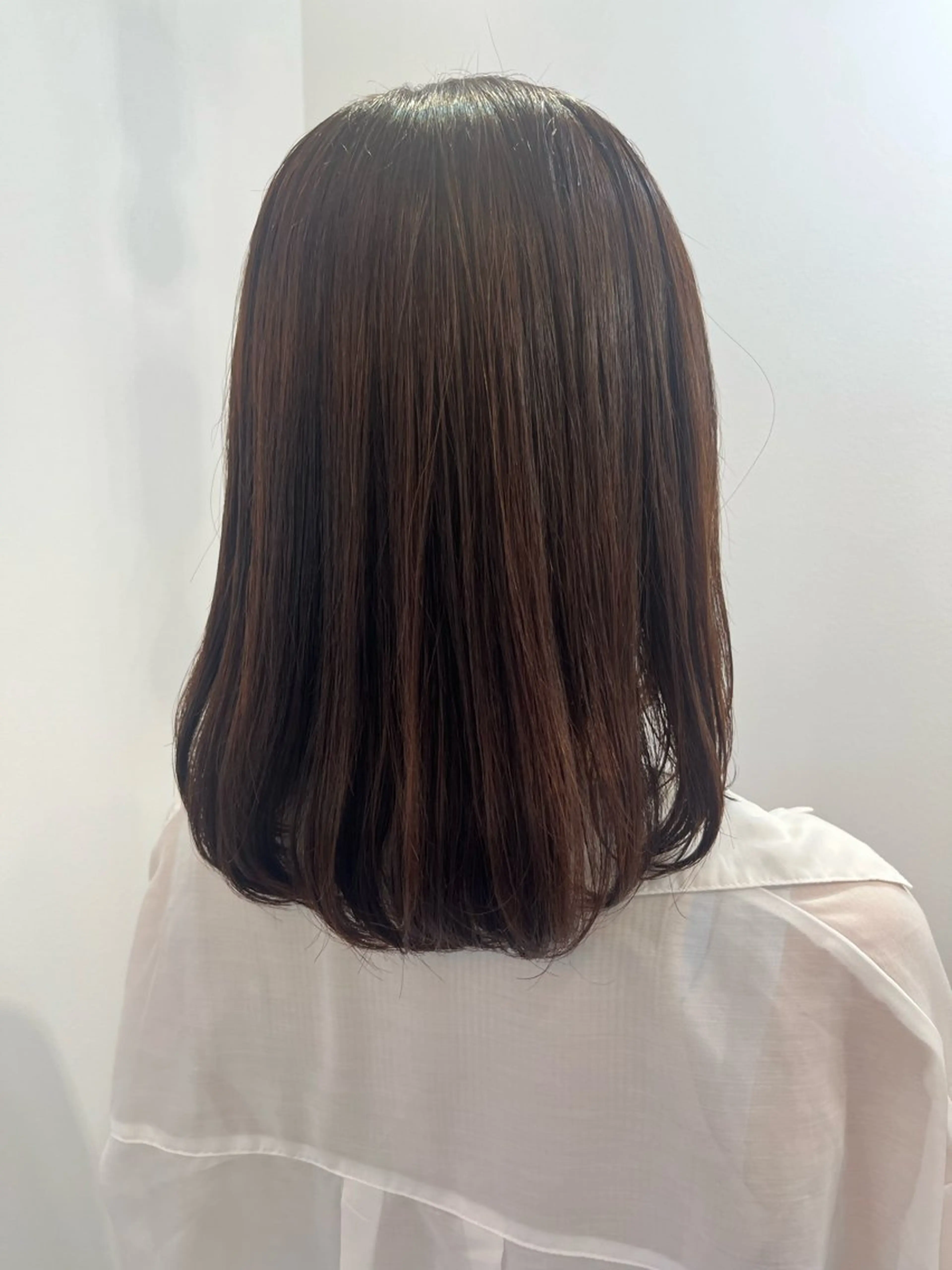 ミディアム Hikari /赤み消しカラーのヘアスタイル
