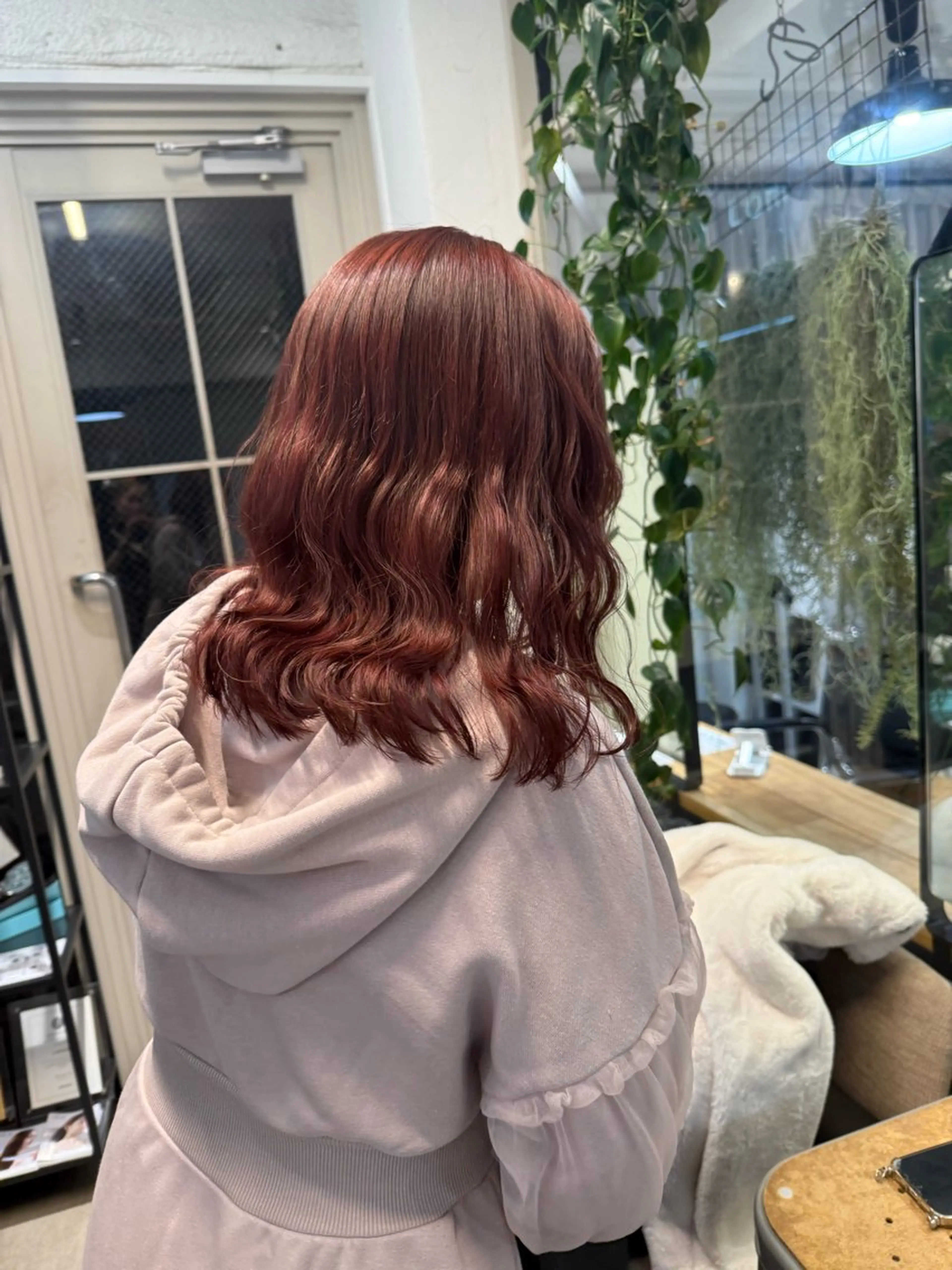 ミディアム カラー ミルクティー× グレージュMOMOのヘアスタイル