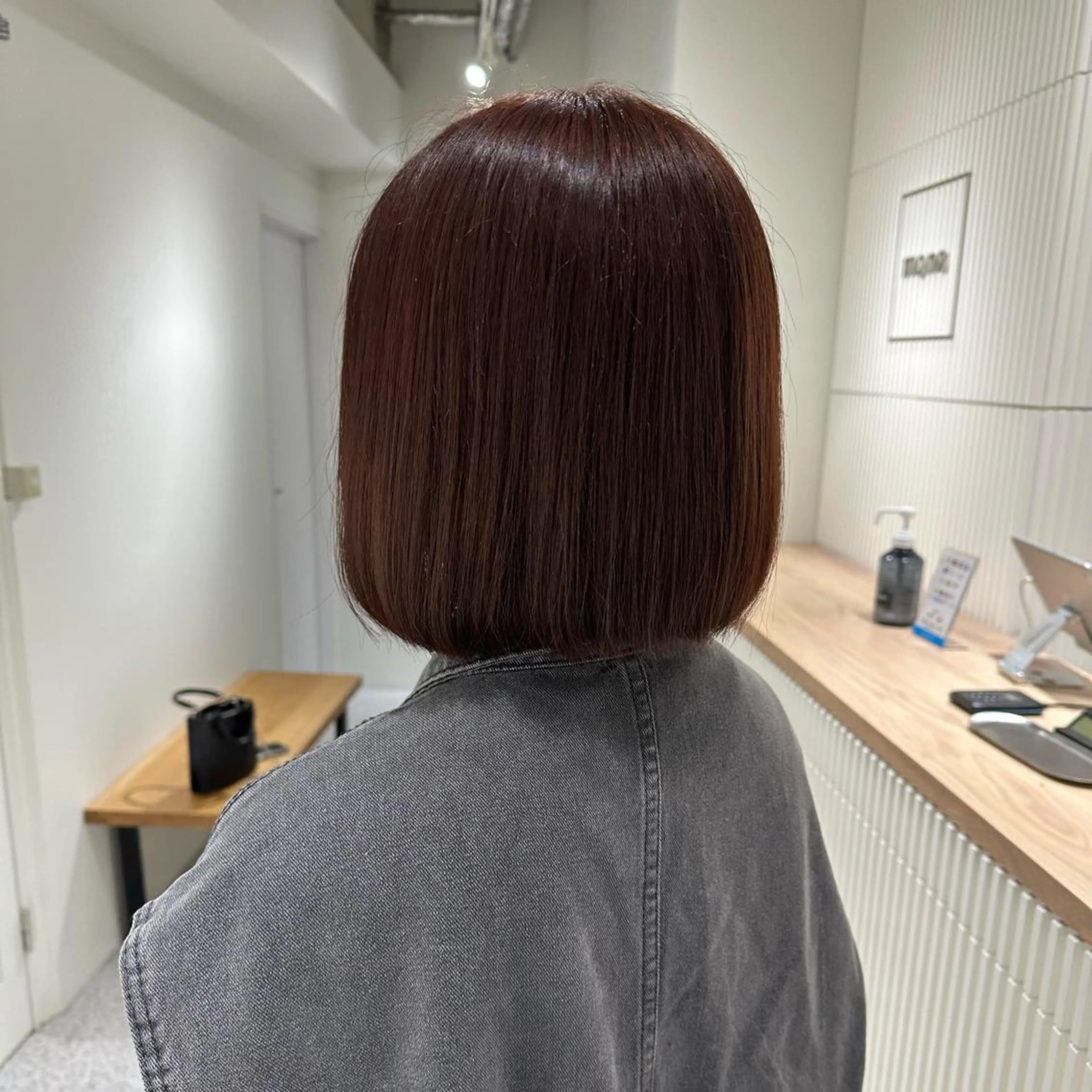 ショート カラー ブリーチ ブラウンカラー ブリーチなしカラー レッドカラー レッドブラウン ブリーチ/ハイトーン 艶カラー/ユリナのヘアスタイル