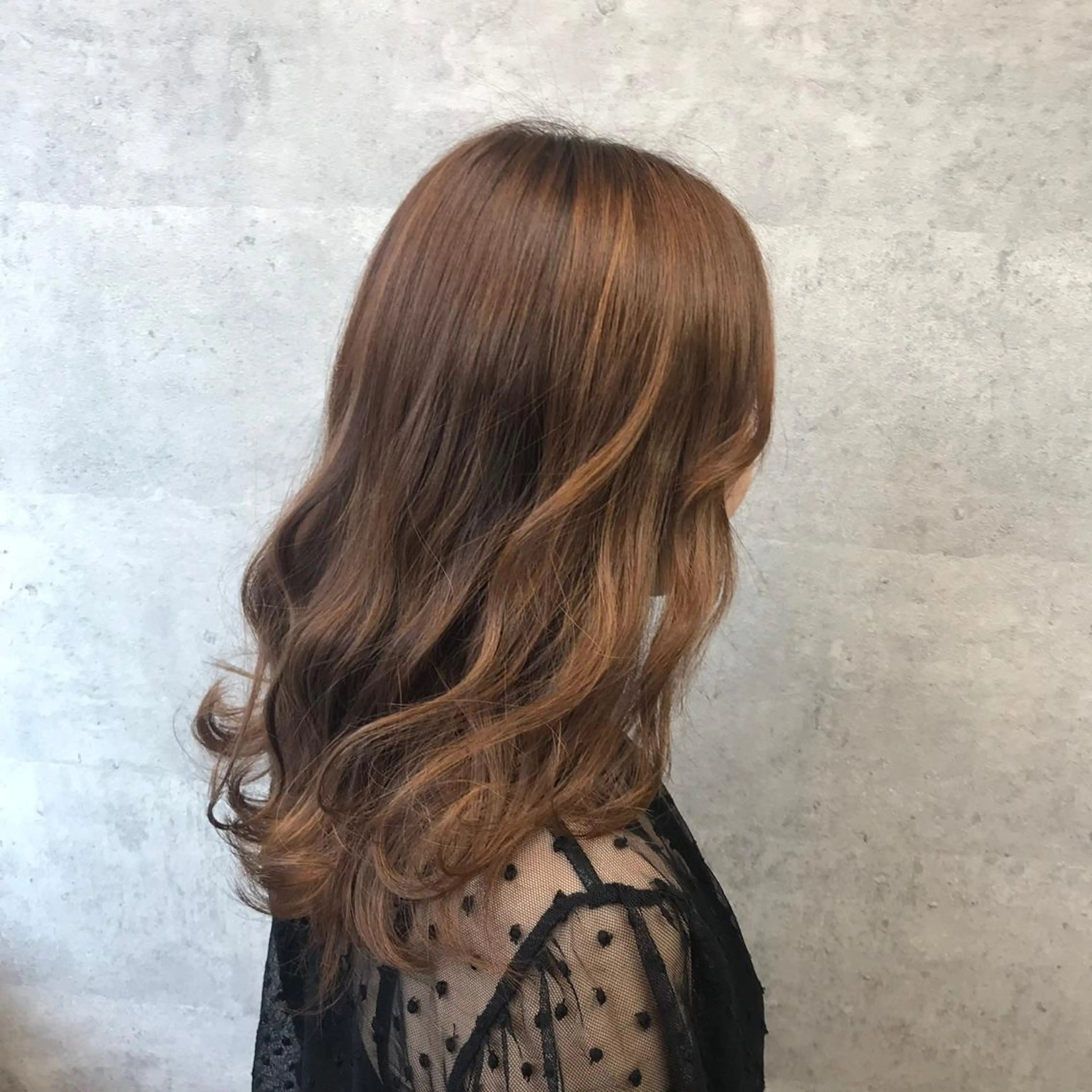 セミロング カラー ベージュカラー ブリーチ オレンジ オレンジベージュ Chara Chalone所属・今野 美栄のヘアスタイル