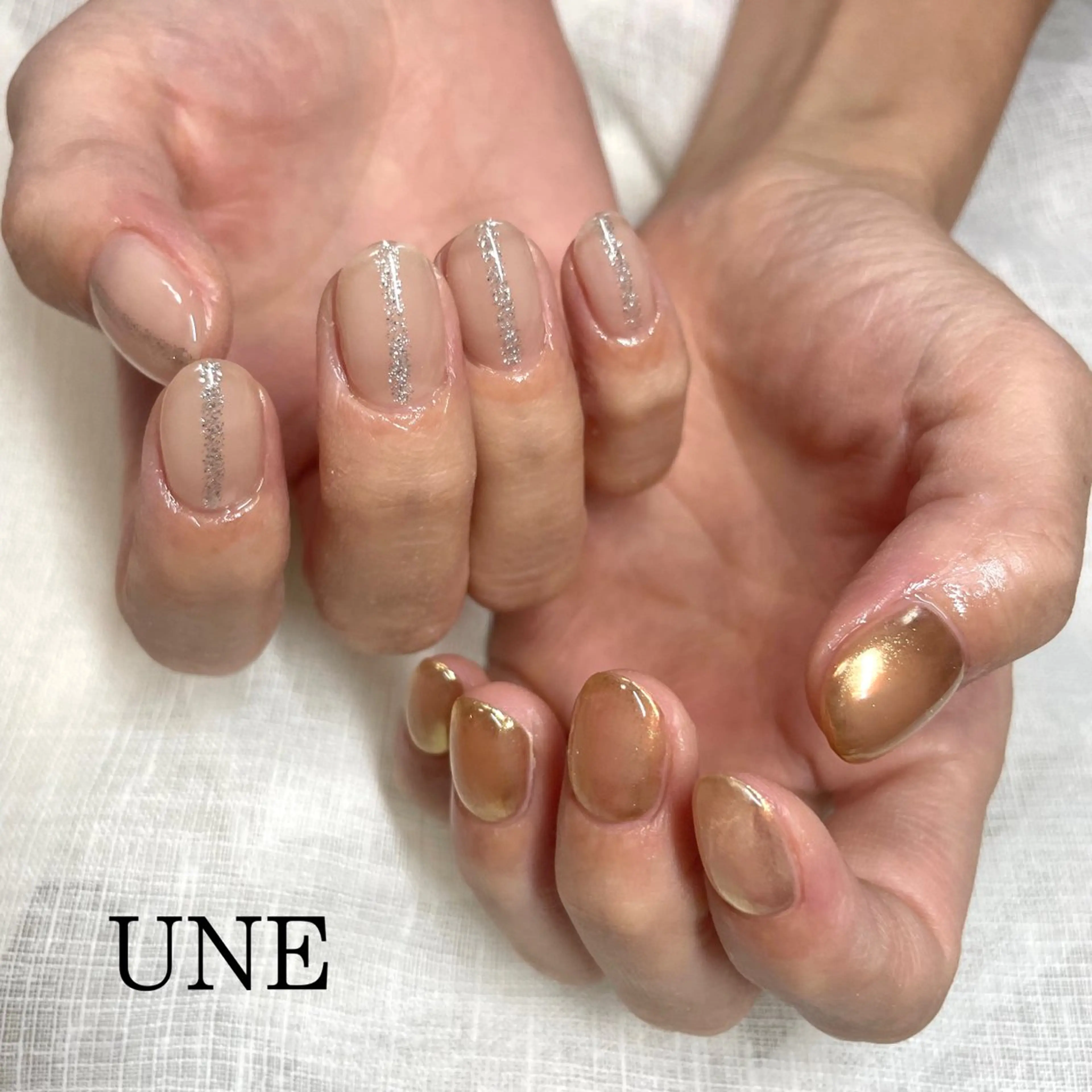 ネイル ゴールド ニュアンスネイル UNE.【ユヌ】 Jr.NANAのネイルデザイン