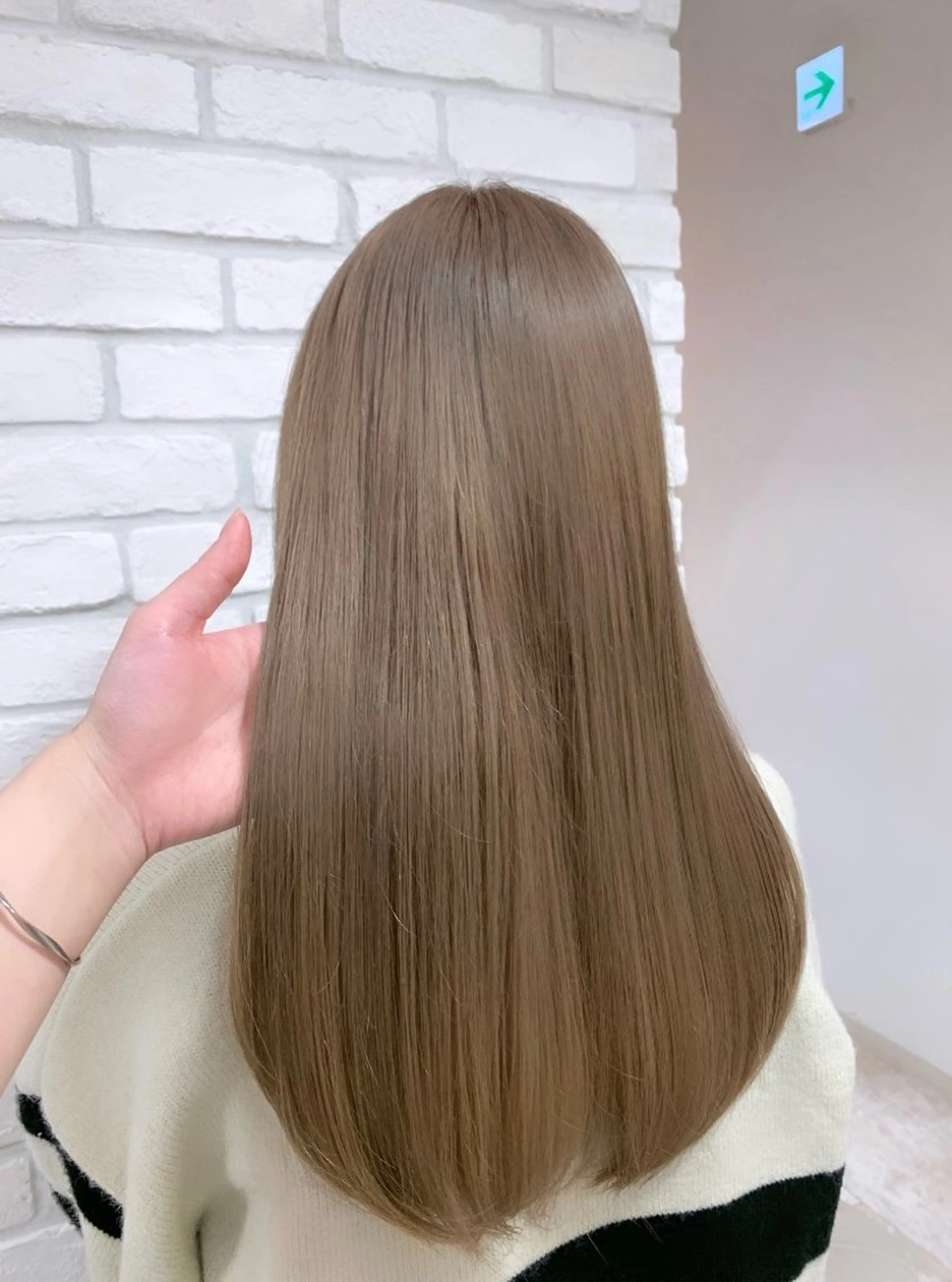 ロング カラー ベージュカラー ブリーチ ミルクティーベージュ 髪質改善 トリートメント 髪質改善 ೀyuikaのヘアスタイル