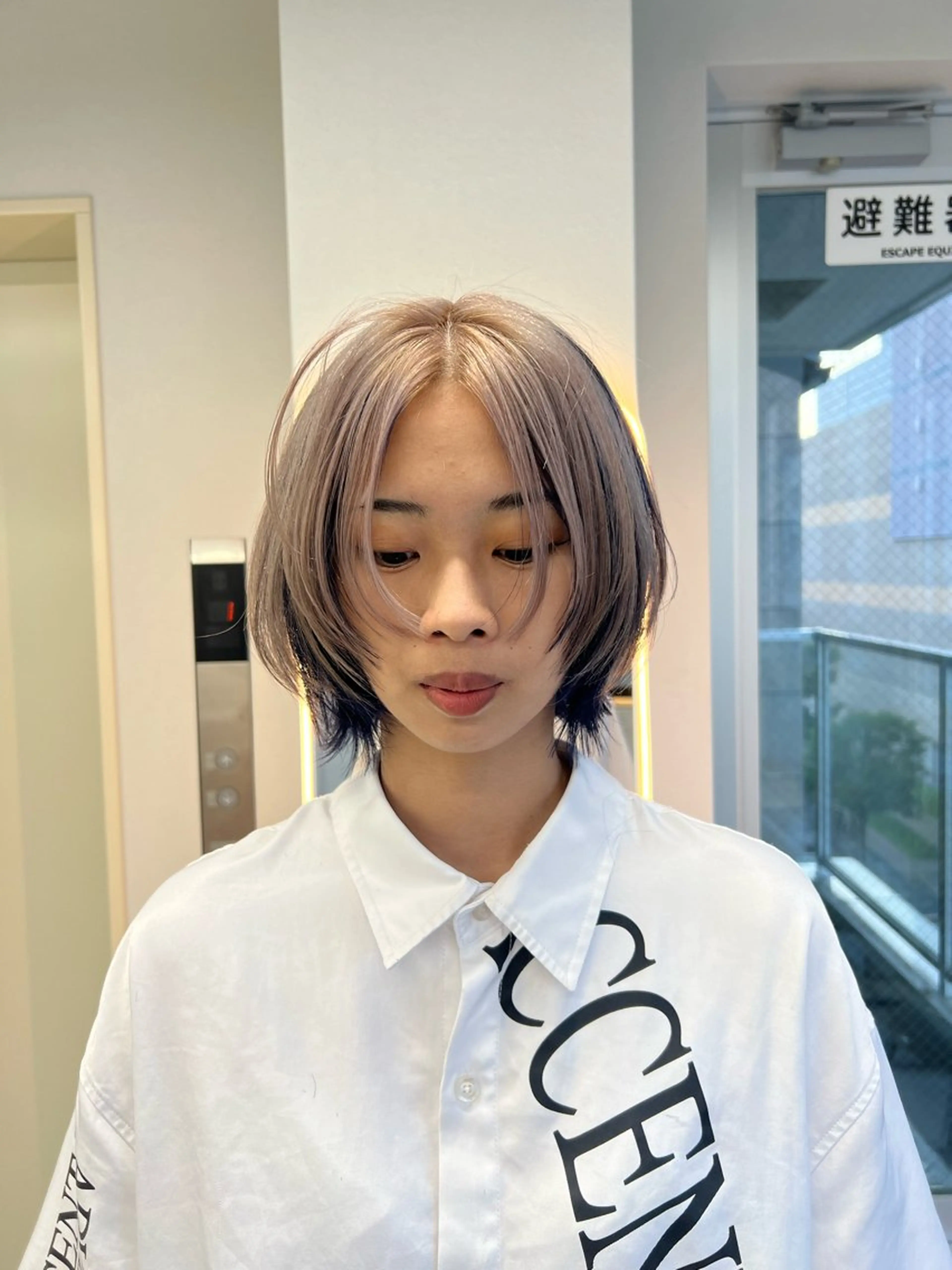 ミディアム ヘアカラー maya レイヤーカットのヘアスタイル