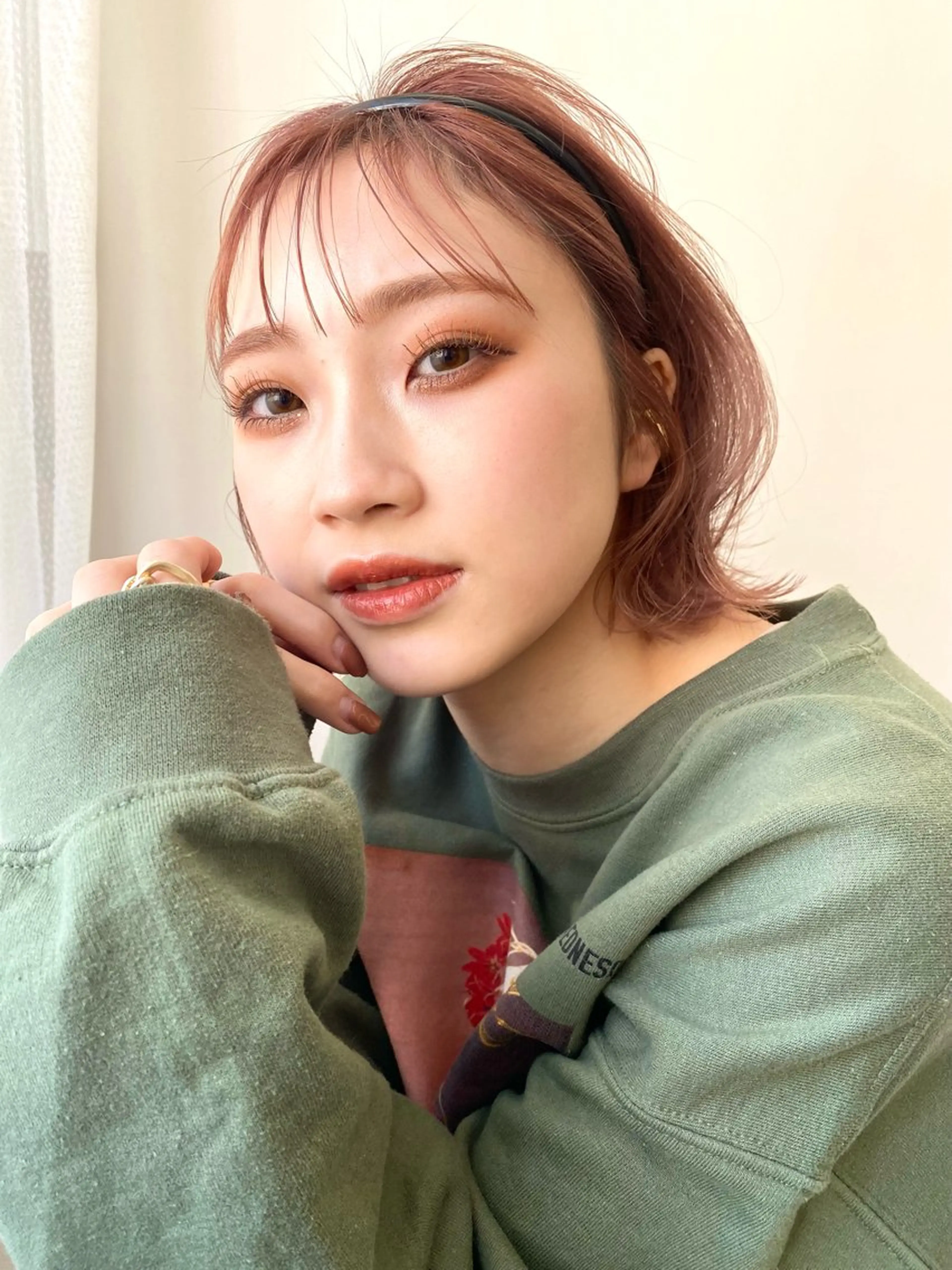 ショート カラー ボブレイヤー アッシュ ブリーチ ケアブリーチ 透明感カラー ヘアカラー ボブ・レイヤー／ ベージュカラーのその他イメージ