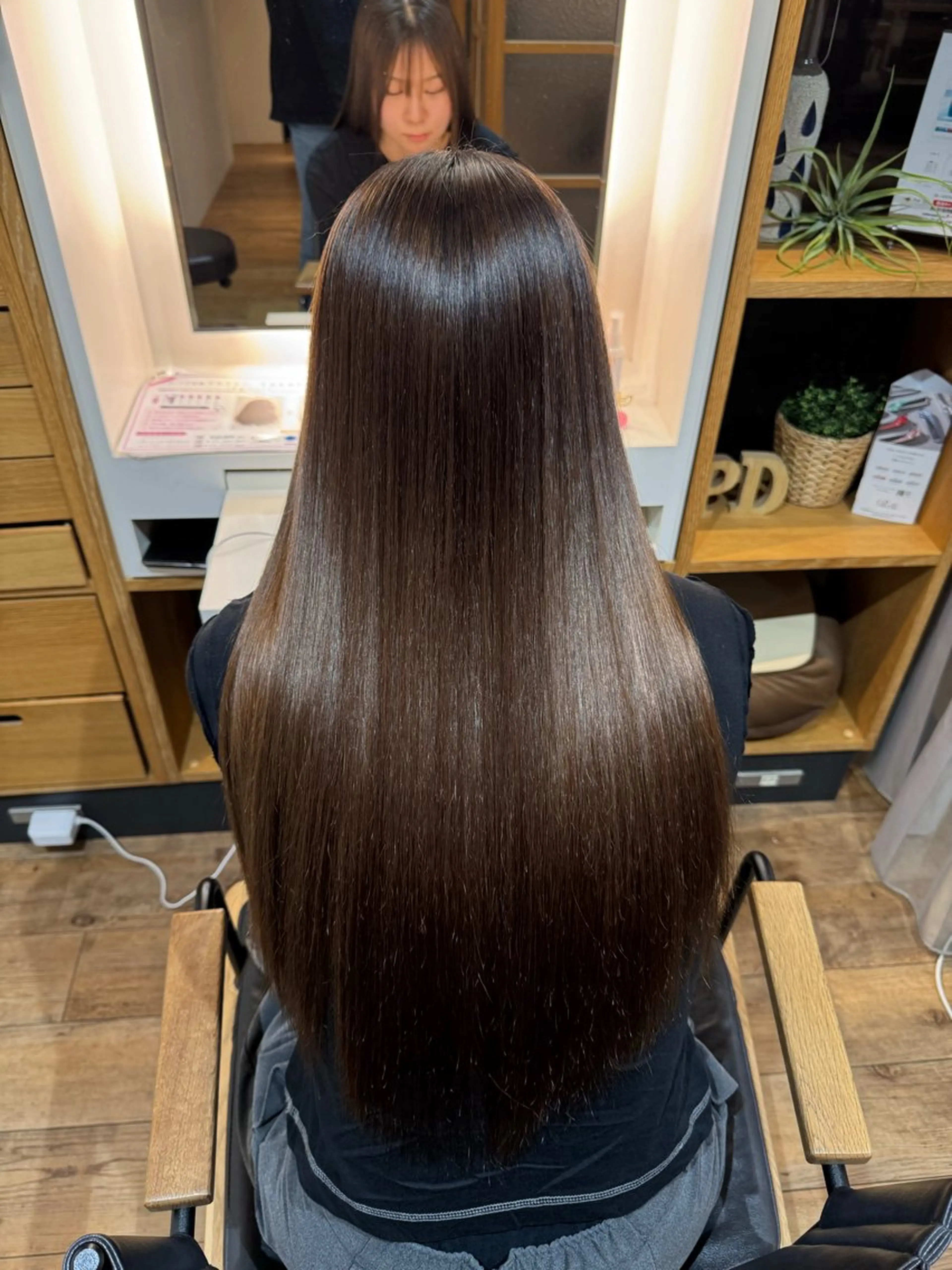 セミロング カット 縮毛矯正 トリートメント afloatkobe所属・美髪/髪質改善 川口凌弥のヘアスタイル