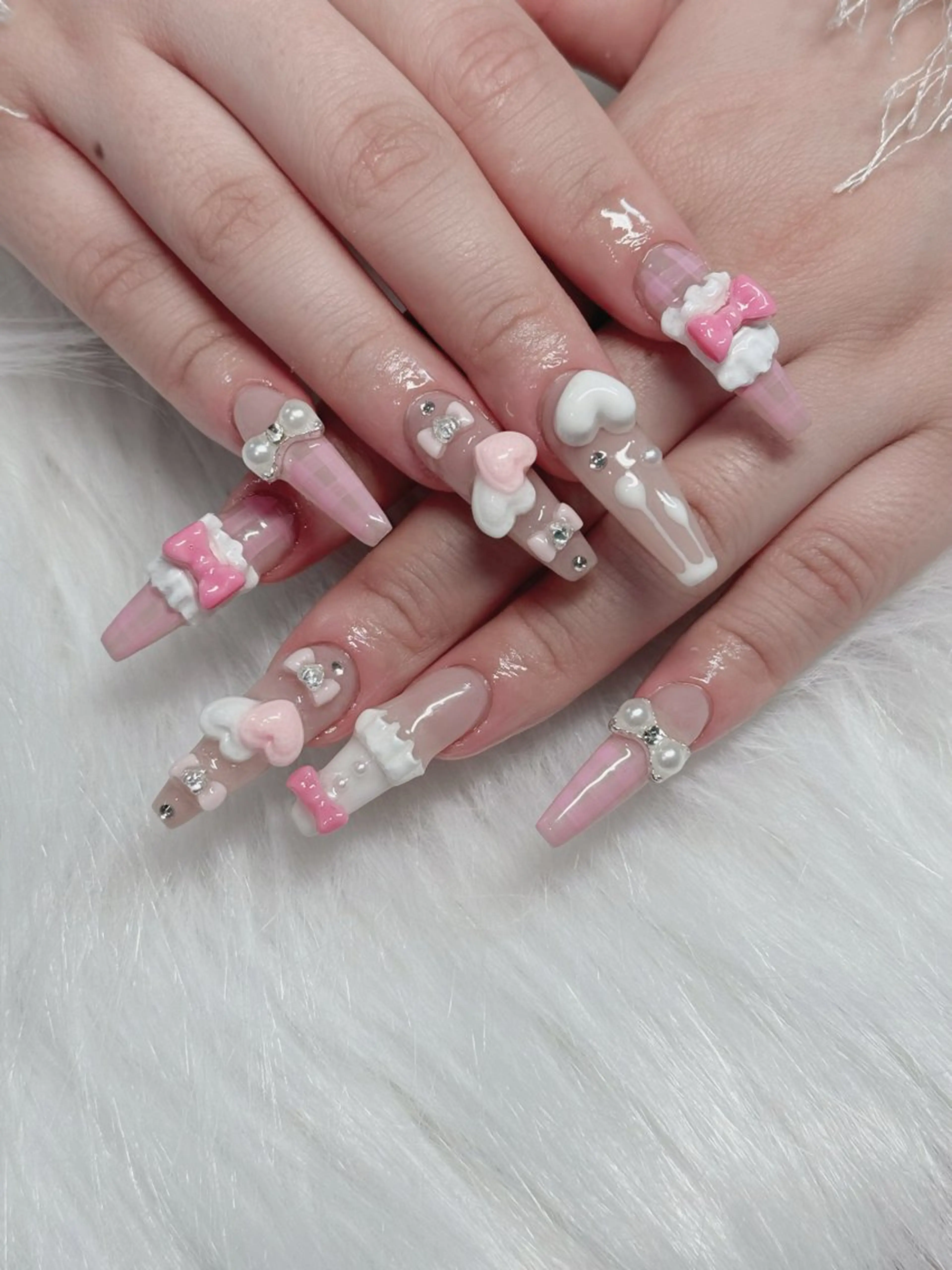 ネイル オーロラネイル フレンチネイル ジェルネイル ハロウィン キラキラネイル ハンドネイル H.baby Nail Salon所属・H.baby Nail Salonのネイルデザイン
